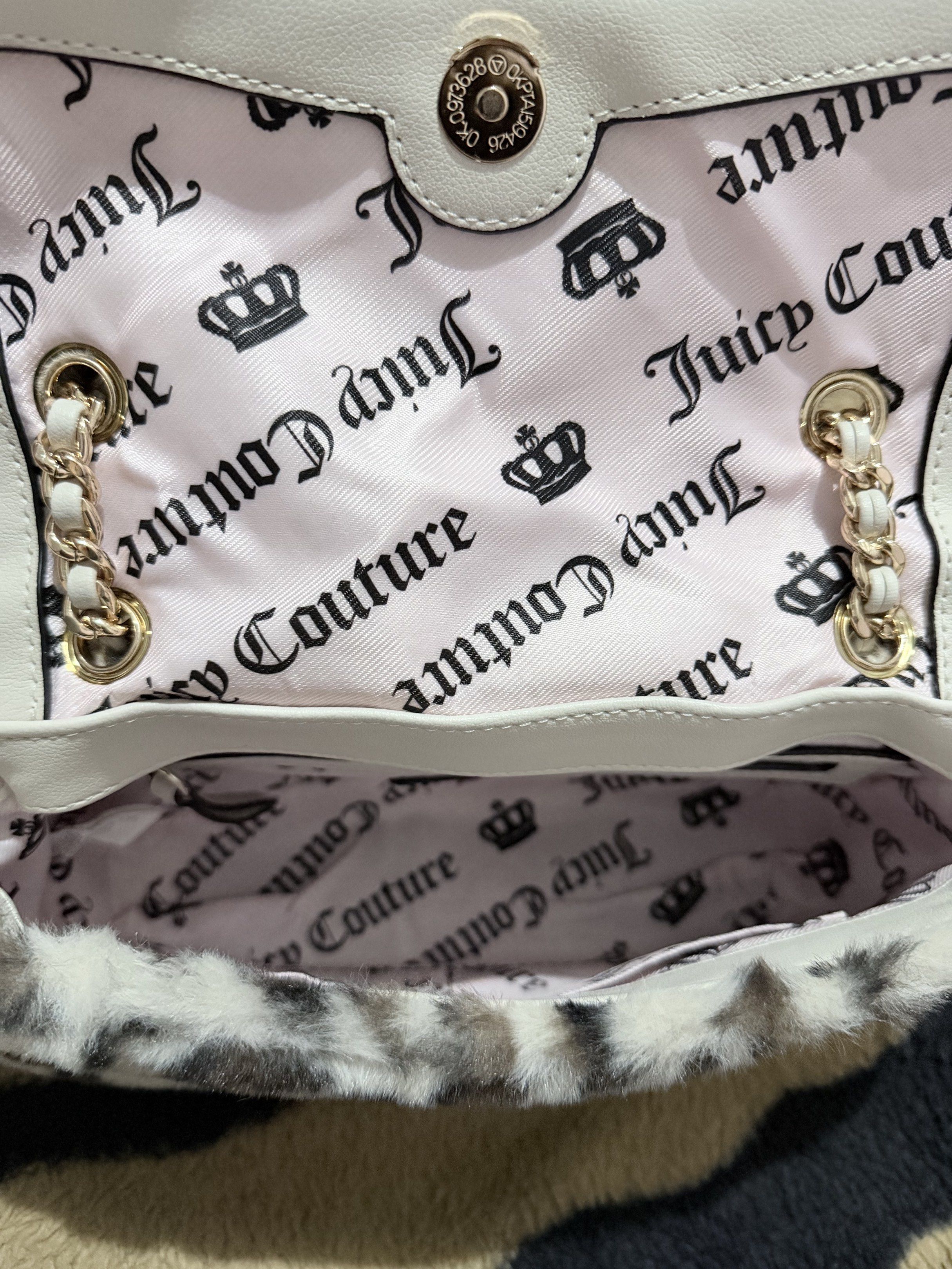Juicy Couture Snow Leopard Shoulder Bag (Category: Shoulder Bags) located in Manila. Submitted by trinity_86 (Listing ID 1420099216, Image 2). Description: Authentic brand new with tags Gcash/bank transfer J&T/Lalamove.