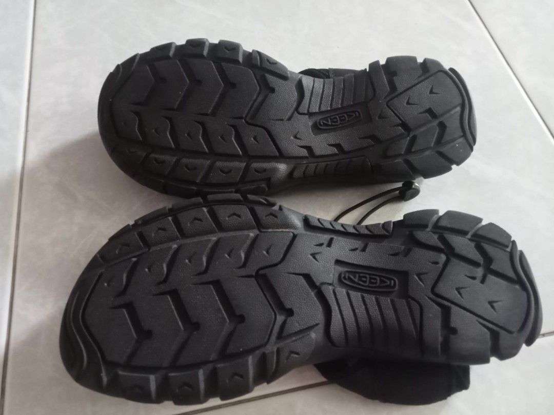KEEN Newport H2 Black Sandals (Category: Sandals) located in Singapore. Submitted by twohandsinbox (Listing ID 1420094499, Image 2). Description: Size 8 - Sold Size 9 - Available - KEEN Newport H2 sandals - Black color - Good tread on soles - Ideal for outdoor activities and casual wear.