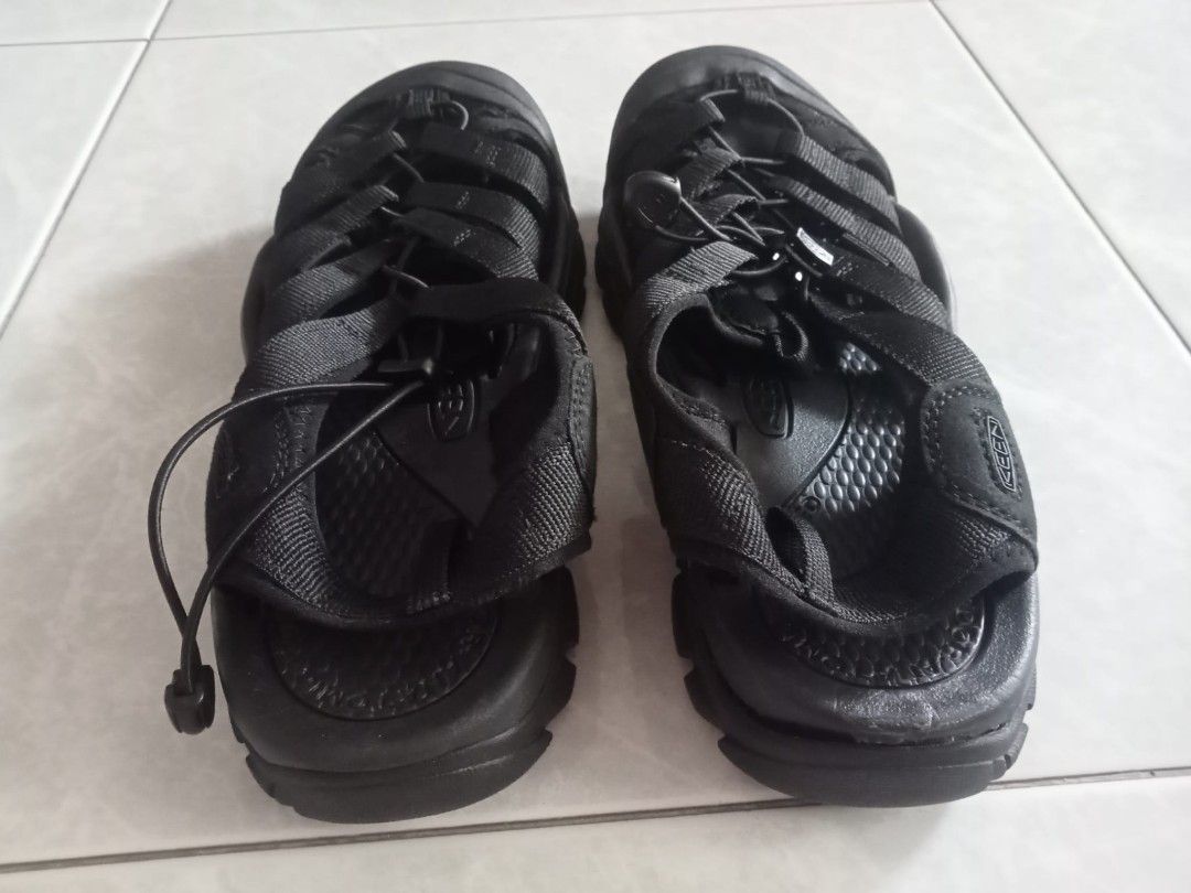 KEEN Newport H2 Black Sandals (Category: Sandals) located in Singapore. Submitted by twohandsinbox (Listing ID 1420094499, Image 3). Description: Size 8 - Sold Size 9 - Available - KEEN Newport H2 sandals - Black color - Good tread on soles - Ideal for outdoor activities and casual wear.