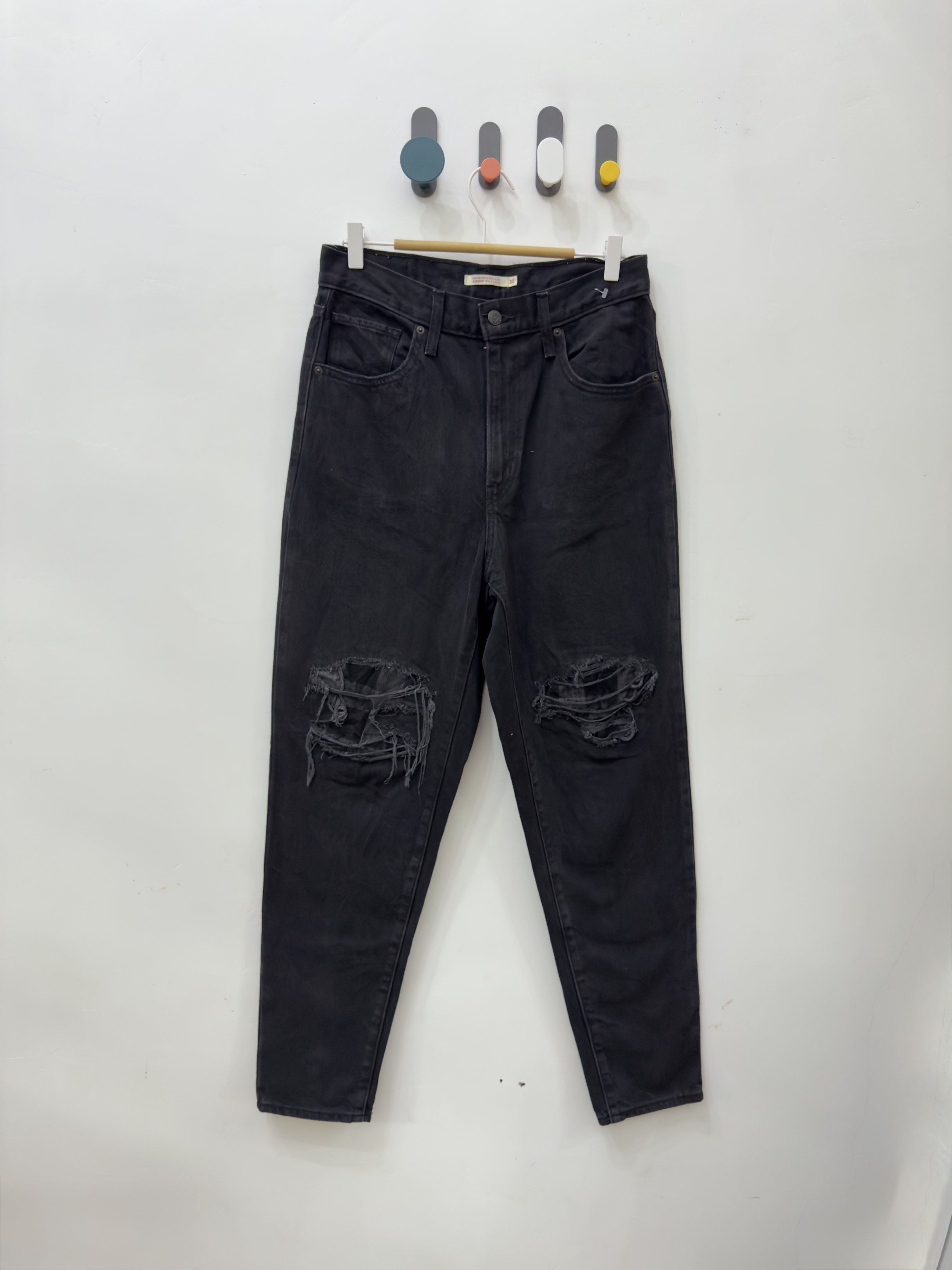 Levi's High Waisted Mom Jeans - Size 30 (Category: Jeans) located in Mandaluyong City. Submitted by riaaaaaam (Listing ID 1420089780, Image 1). Description: - Levi's Mom Jeans - High-waisted - Size 30-31 - Distressed knee detailing - Classic five-pocket design - Button and zipper closure - Levi's logo patch.