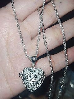 (Category: ) located in . Submitted by vellesboutiqueandmore (Listing ID 1174501119, Image 1). Description: .