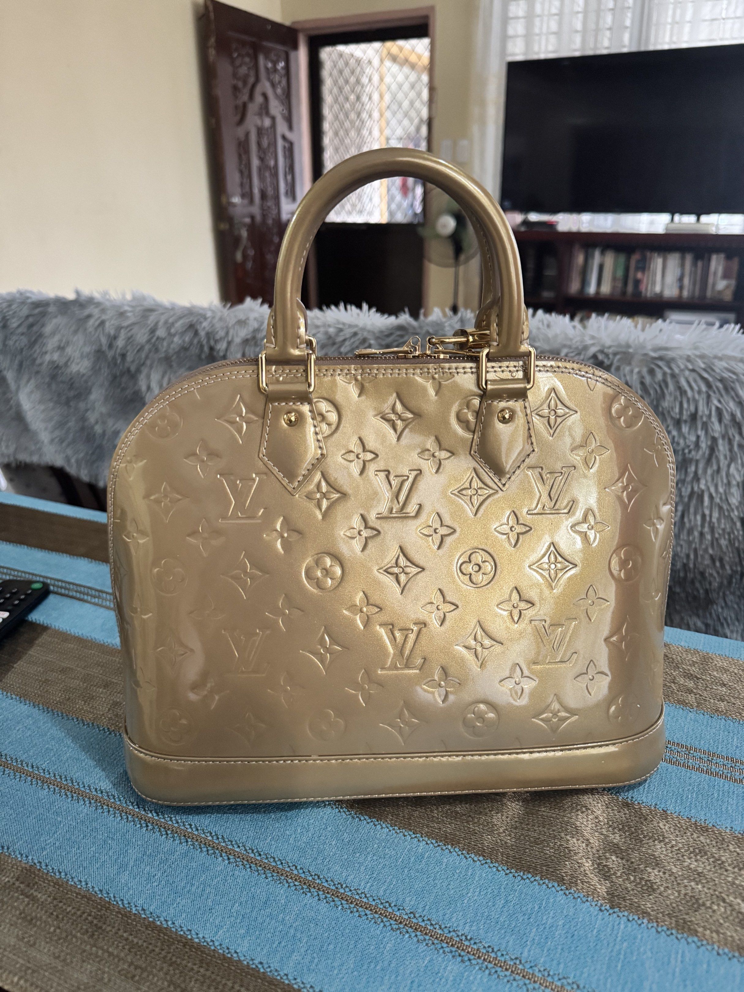 Louis Vuitton Alma Vernis Handbag (Category: Luxury Bags & Wallets) located in Quezon City. Submitted by luxurybrokerph (Listing ID 1420013221, Image 1). Description: with dustbag.