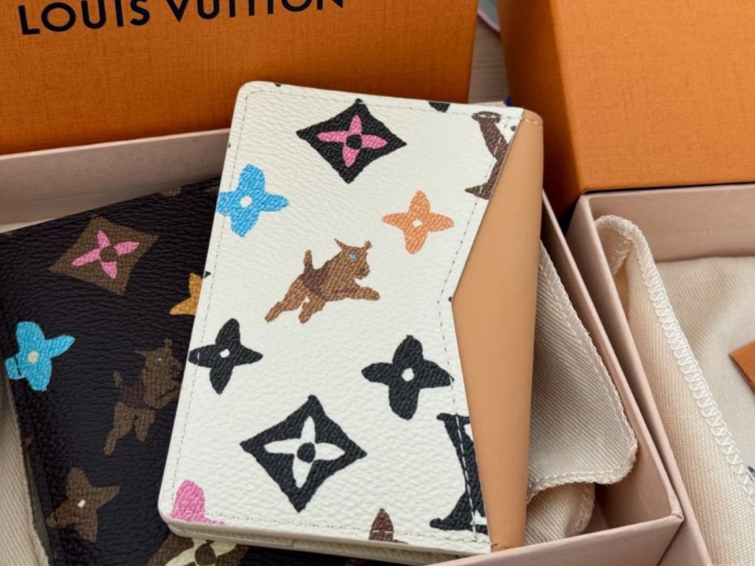 louis vuitton pocket organizer (Category: Luxury Bags & Wallets) located in Las Pinas. Submitted by glamdustph (Listing ID 1420024225, Image 2). Description: 💯 authentic comes with box, dust bag and paper bag plus sf Thank you.
