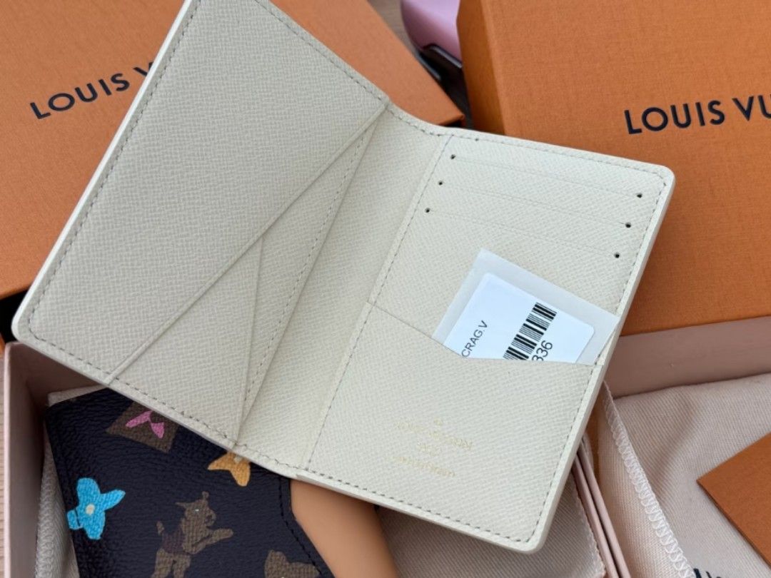louis vuitton pocket organizer (Category: Luxury Bags & Wallets) located in Las Pinas. Submitted by glamdustph (Listing ID 1420024225, Image 3). Description: 💯 authentic comes with box, dust bag and paper bag plus sf Thank you.