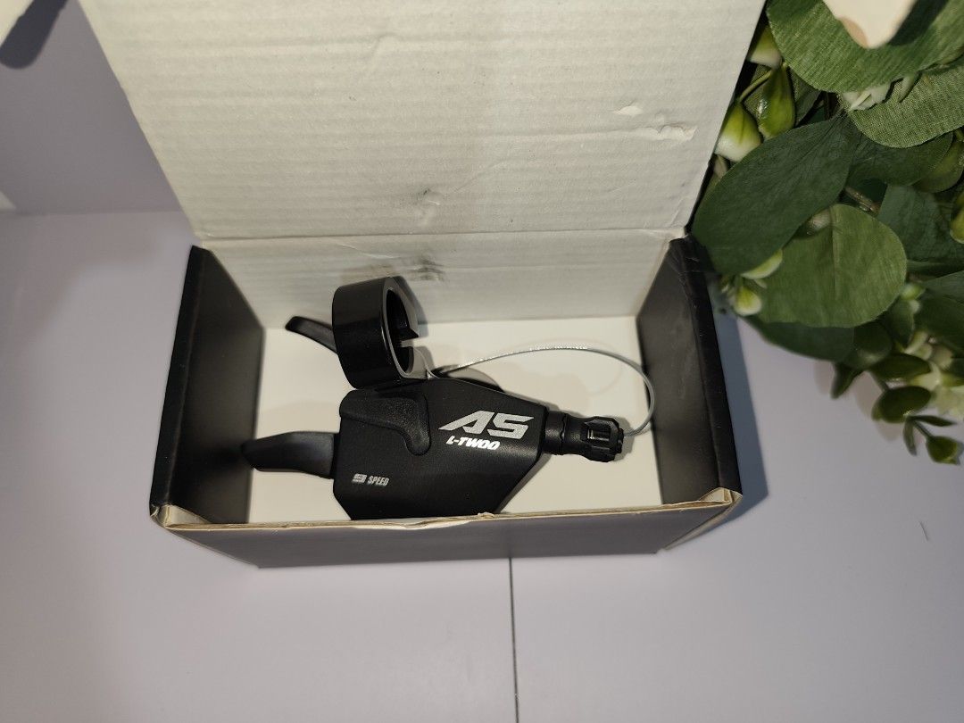 L-TWOO A5 1x9 Speed Shifter (Category: Bicycles) located in Baguio. Submitted by thriftndrift_2025 (Listing ID 1420021926, Image 1). Description: - L-TWOO A5 1x9 speed shifter - Includes shifter and cable - Comes in original box - Features L-TWOO logo - Box includes holographic sticker - Box includes manufacturer's address and contact information - Recycling symbols on box.