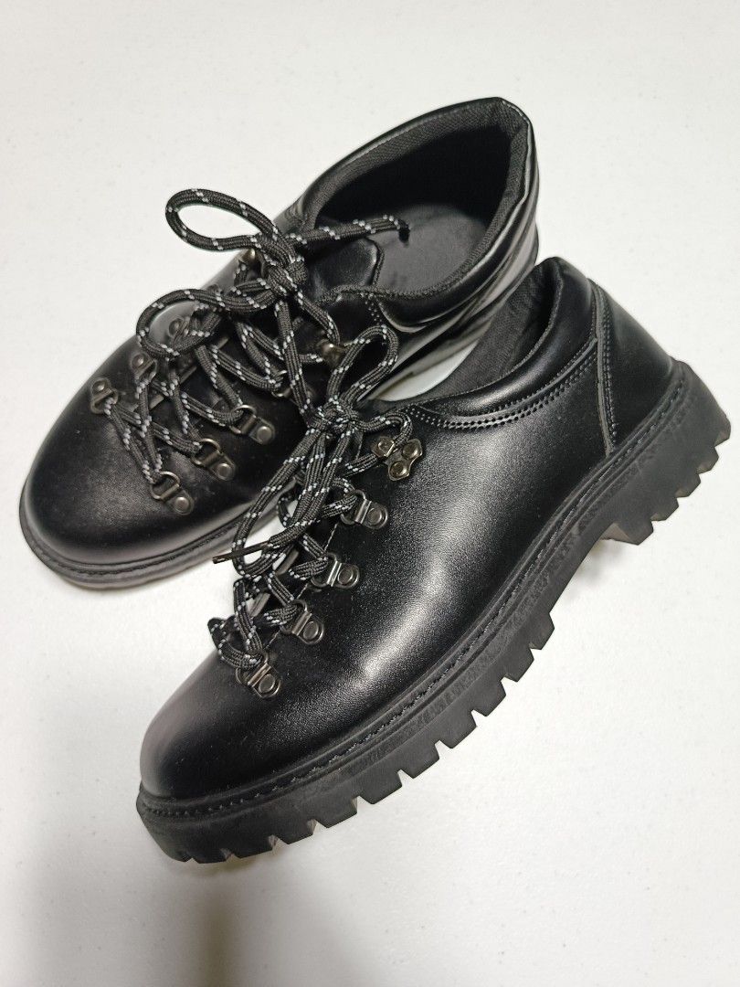 Amekaji Mountain Derby Shoes / Paraboot alternative (Category: Dress Shoes) located in San Jose. Submitted by shady.archives (Listing ID 1420153333, Image 1). Description: Black leather shoes with thick soles and lace-up closure. Features metal eyelets and a textured sole for added grip. The shoes have a classic design suitable for various occasions. Size 43 / Size 9.5 Like new Used once.