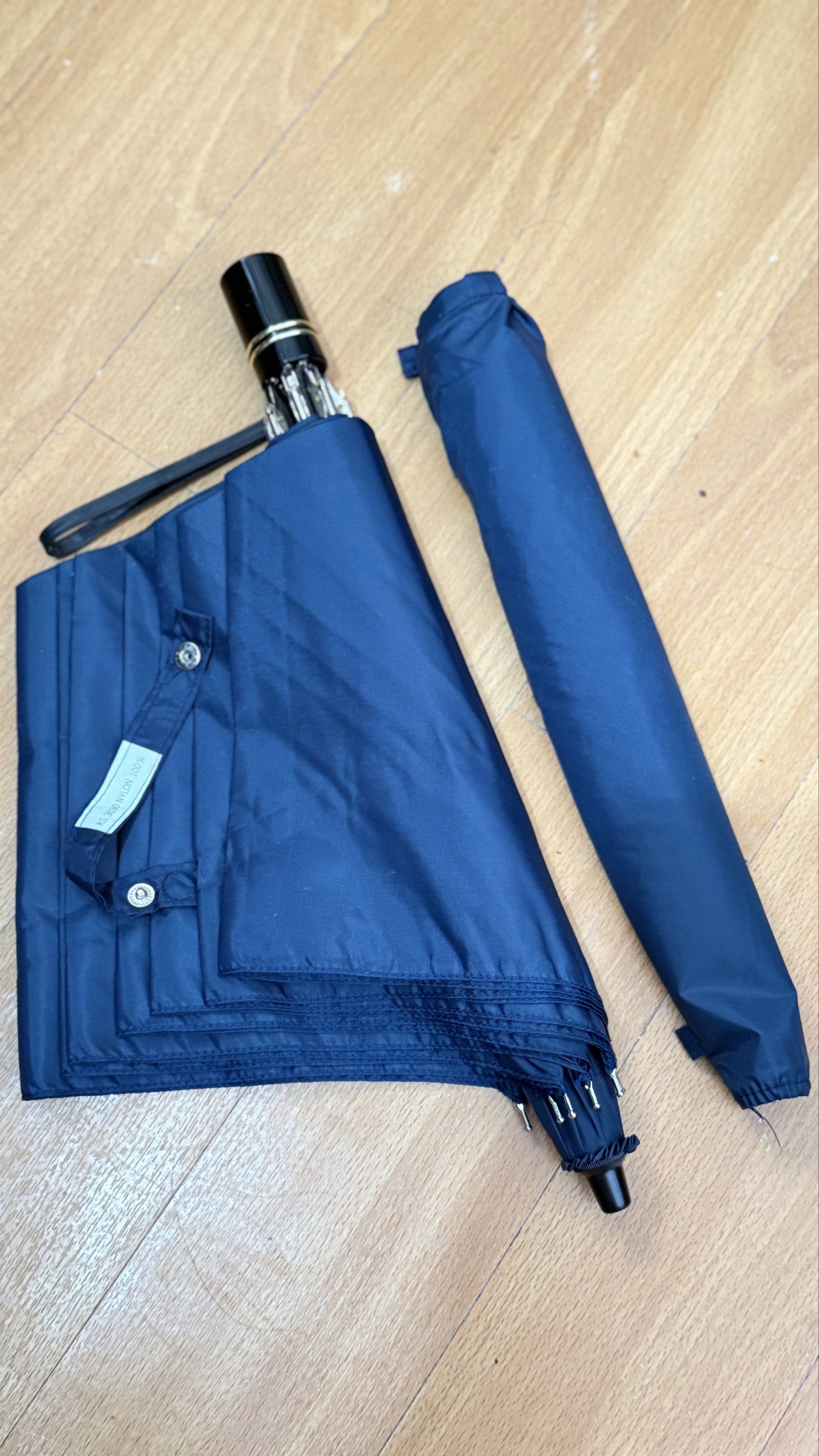 Navy Blue Foldable Umbrella (Category: Umbrellas) located in Naga. Submitted by JapaNix (Listing ID 1420054560, Image 2). Description: Japan Umbrella -windproof - Navy blue foldable umbrella - Black handle with wrist strap - Durable metal frame - Classic design - Provides rain and sun protection - Compact when folded.