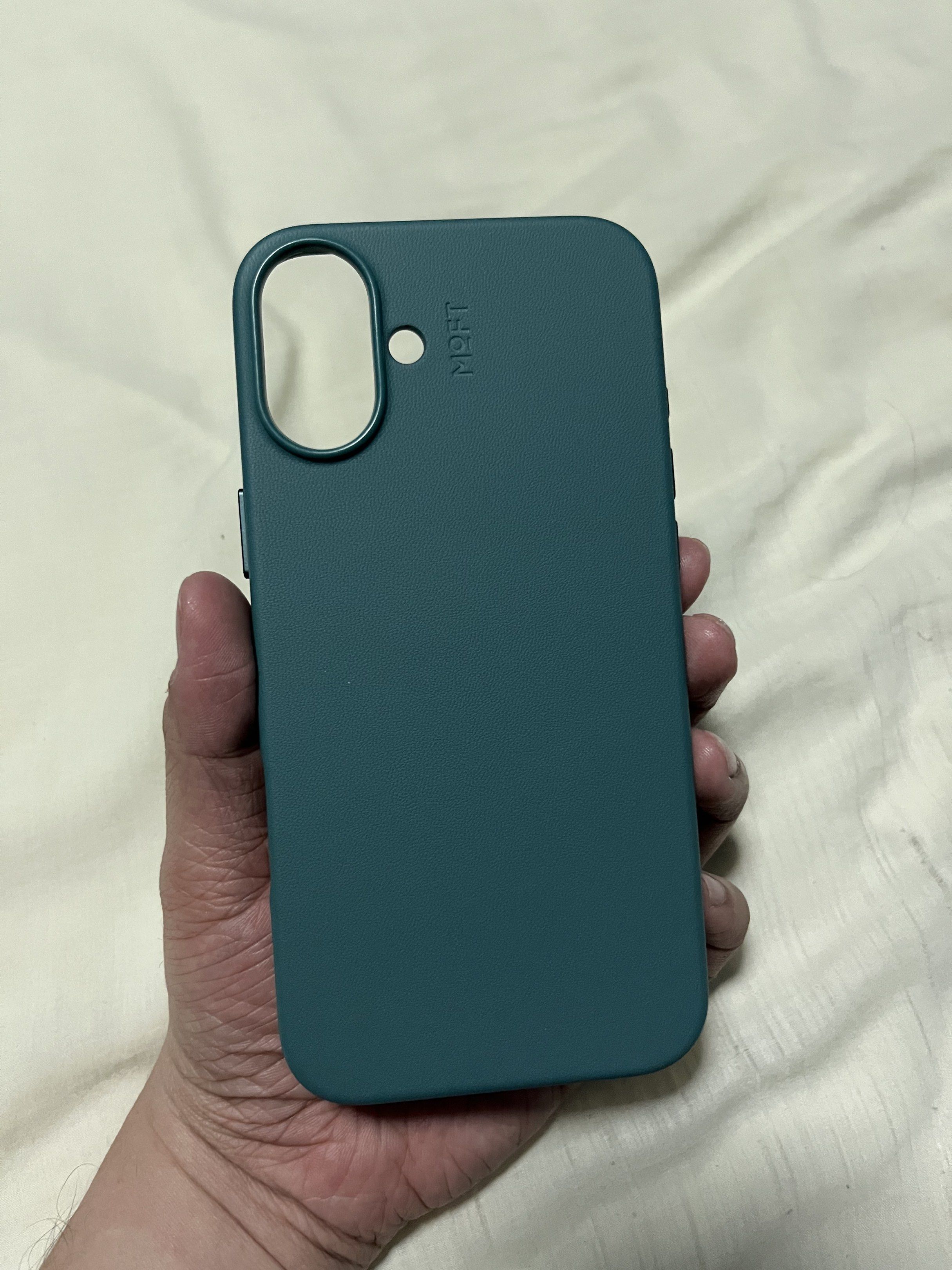 Original Moft Leather with Magsafe Case for iPhone 16 Plus Only (Category: Cases & Sleeves) located in Solano. Submitted by vincabugao (Listing ID 1420111378, Image 2). Description: For Sale‼️ For Shipment Only What you see is what you get Actual Photos Uploaded Payment Method Bank Transfers Only: •RCBC •Gotyme Bank •Security Bank Dm Me for Inquiries 📲.