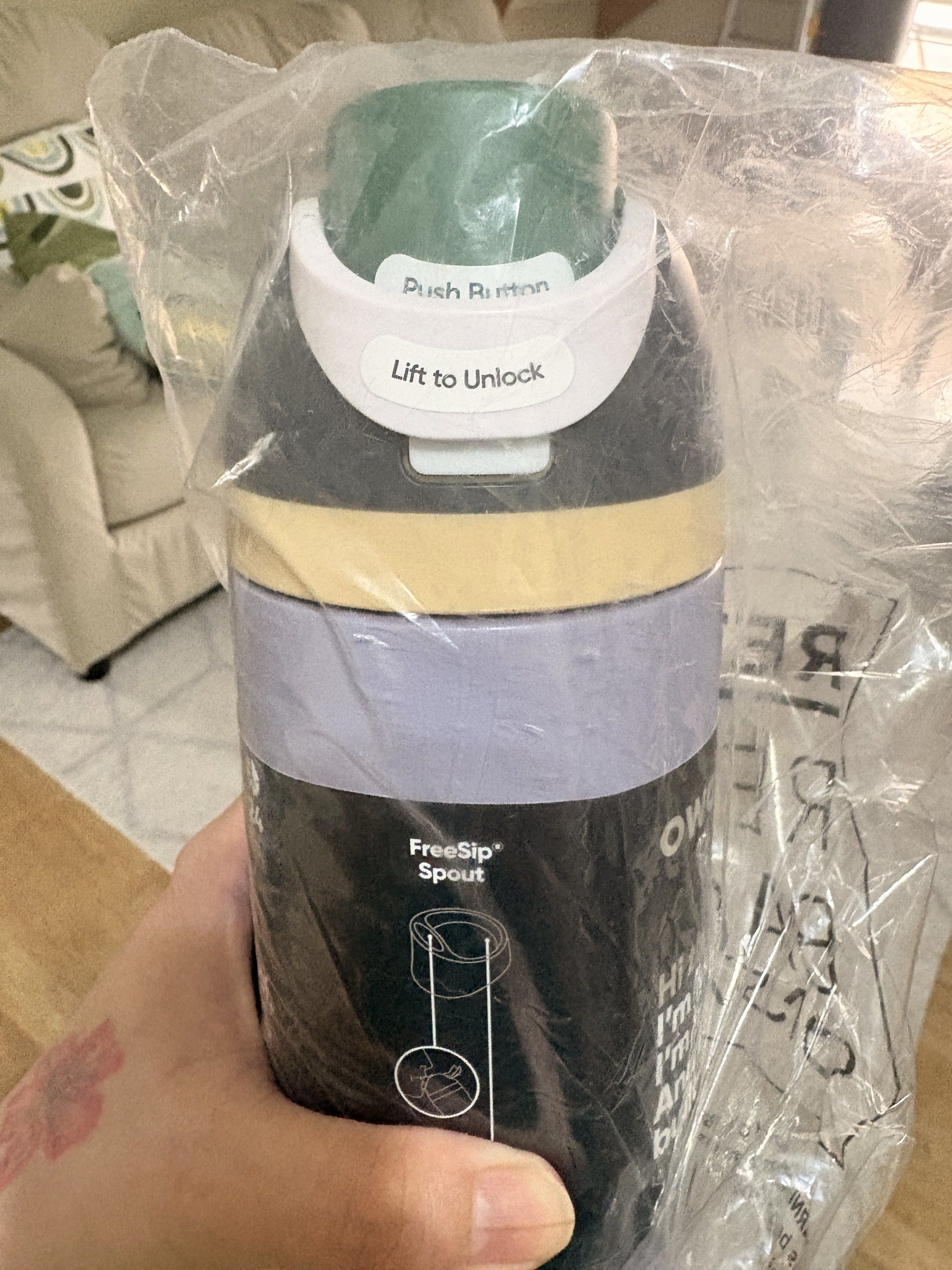 Owala FreeSip Insulated Water Bottle 24oz (Category: Water Bottles & Tumblers) located in Paranaque City. Submitted by aihp20 (Listing ID 1420042981, Image 2). Description: .