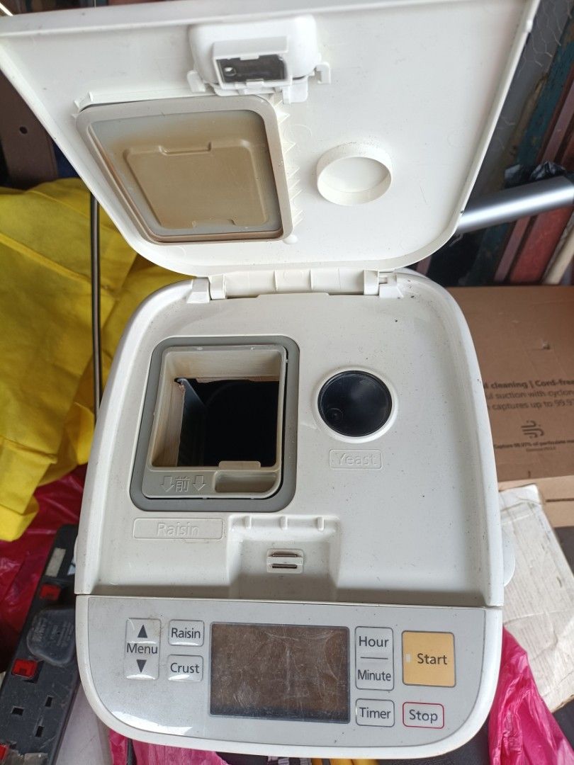 Panasonic Bread Maker Fully Automatic (Category: Breadmakers) located in Kuala Lumpur. Submitted by nicoyeoh (Listing ID 1420059366, Image 2). Description: - Panasonic bread maker SD-P104 (360w) - Multiple function buttons (menu, raisin, crust, hour, minute, timer, start, stop) - Digital display - Includes bread pan and raisin dispenser Original. : Item. : In Good Condition Postage : Yes Cod. : Salak South NO SMS .... Call or WhatsA 018-22-11-978