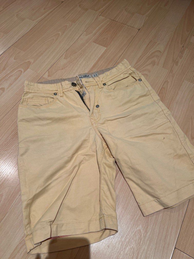 Pull & Bear Shorts (Category: Shorts) located in Manila. Submitted by thriftfactor (Listing ID 1420084204, Image 1). Description: .