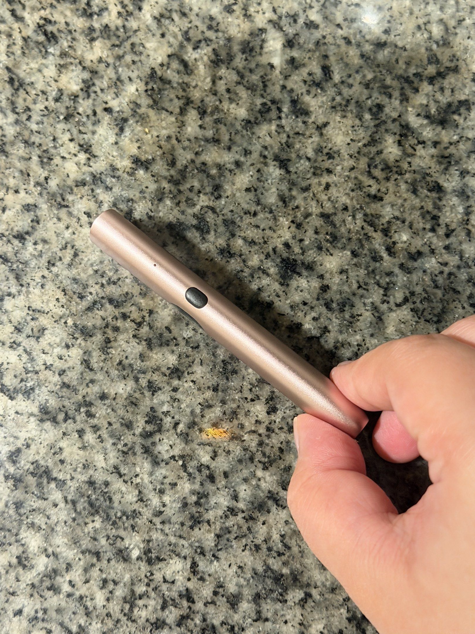 Relx Rose Gold Infinity 2 Plus Device (Category: Other Gadgets) located in Mandaue City. Submitted by declutterformoreclutter (Listing ID 1420111915, Image 3). Description: IN PRISTINE CONDITION - used once less than 5 hrs; no issues ang device with charger RFS: extra device very negotiable Cebu only pls idk how to deliver outside .