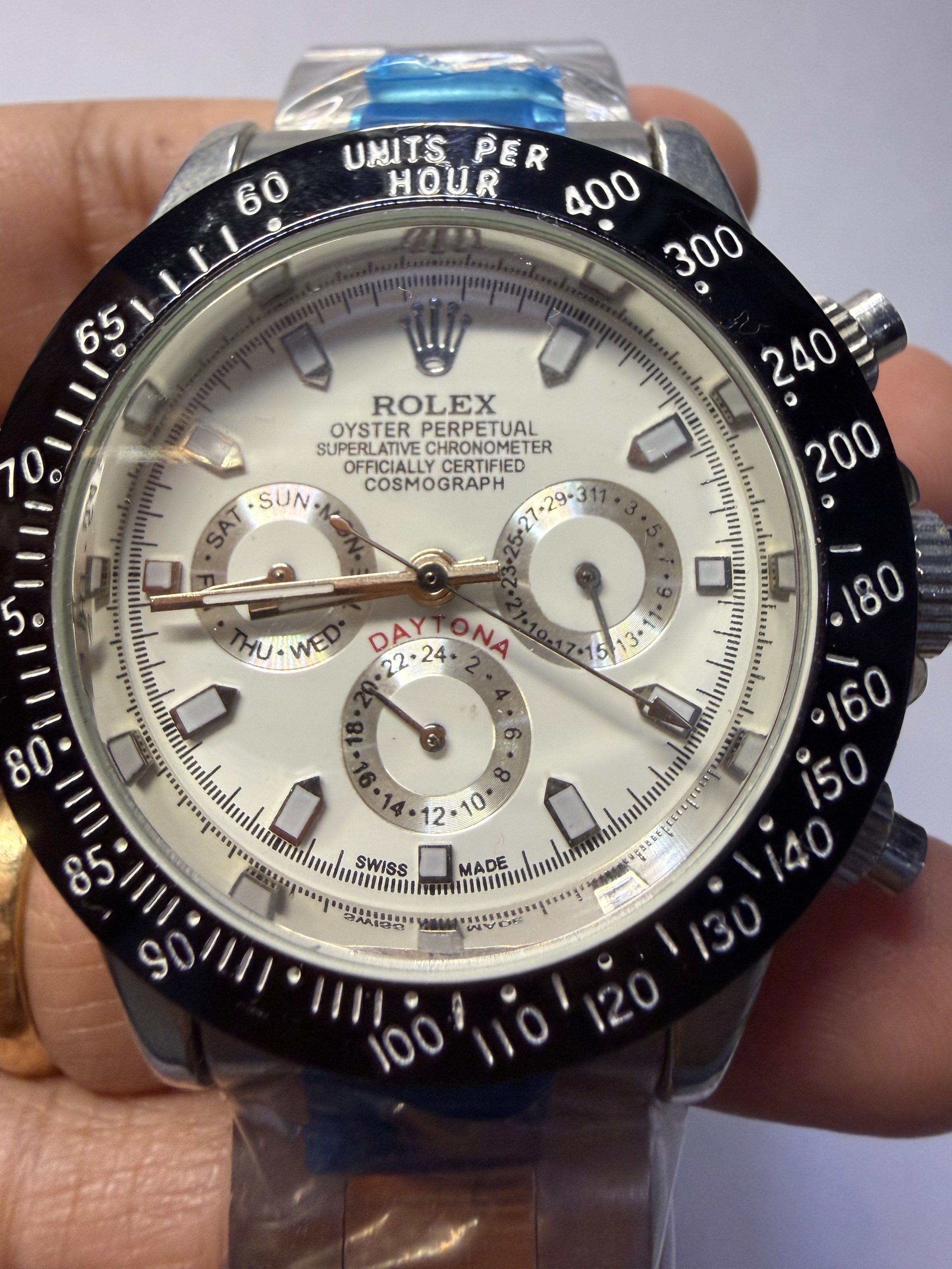 Roll x Day tuna couple watch (Category: Luxury Watches) located in Santa Rosa. Submitted by vsshoppe (Listing ID 1420080703, Image 1). Description: - Rol ex Daytona watch - White dial and black bezel - Chronograph subdials for day, date, and time - Stainless steel bracelet - Transparent case back - Logo on crown and clasp - "Swiss Made" on dial - No box - Fr:Saudi - ClassA - As is where is - Good for daily use - Location: Santa Rosa, Laguna - per