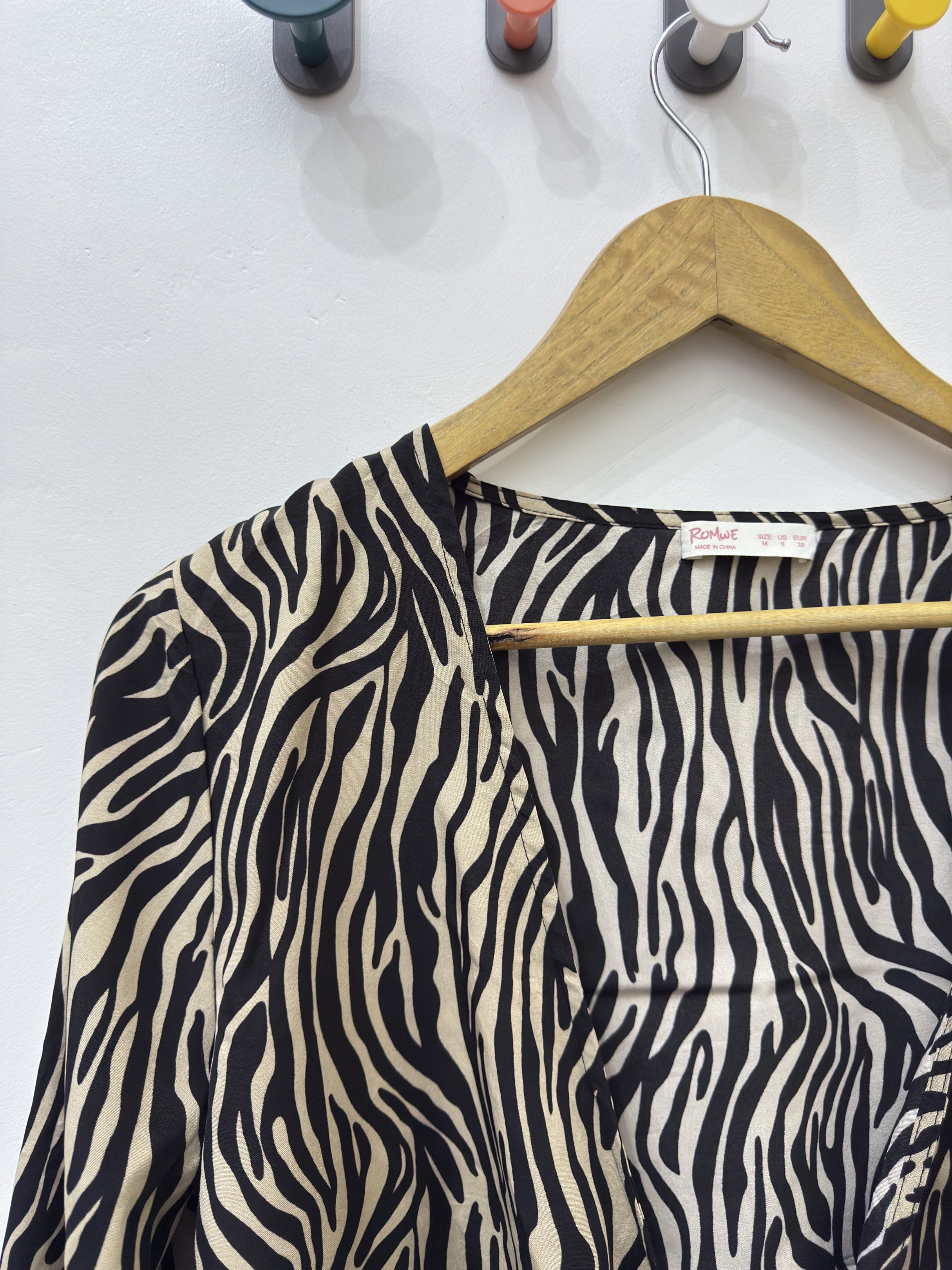 Romwe Zebra Print Top and Denim Jeans (Category: Sleeveless) located in Mandaluyong City. Submitted by riaaaaaam (Listing ID 1420089532, Image 2). Description: - Romwe zebra print top (size M) with tie-front detail and long sleeves. - Perfect for a chic and trendy look..