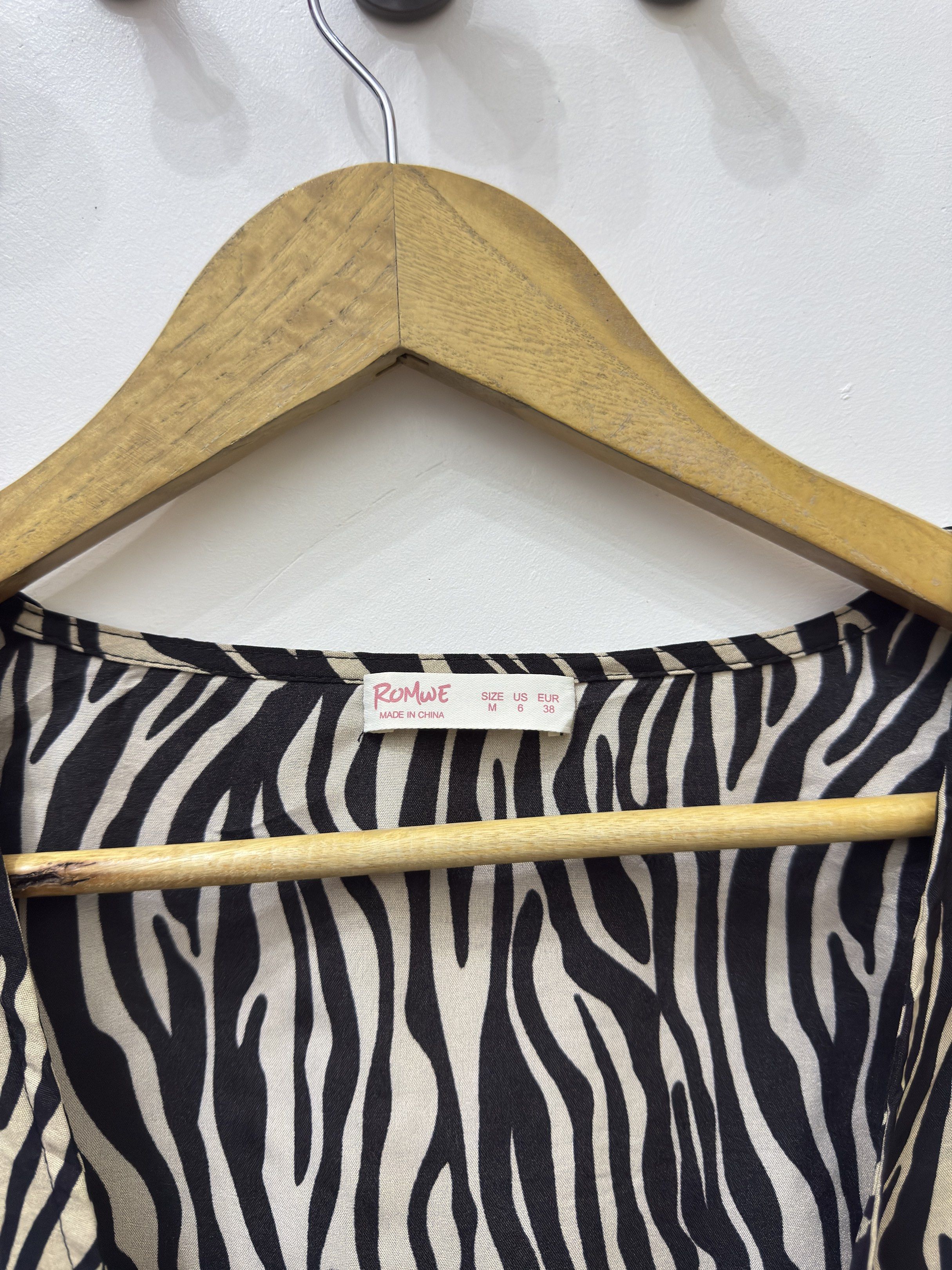 Romwe Zebra Print Top and Denim Jeans (Category: Sleeveless) located in Mandaluyong City. Submitted by riaaaaaam (Listing ID 1420089532, Image 3). Description: - Romwe zebra print top (size M) with tie-front detail and long sleeves. - Perfect for a chic and trendy look..