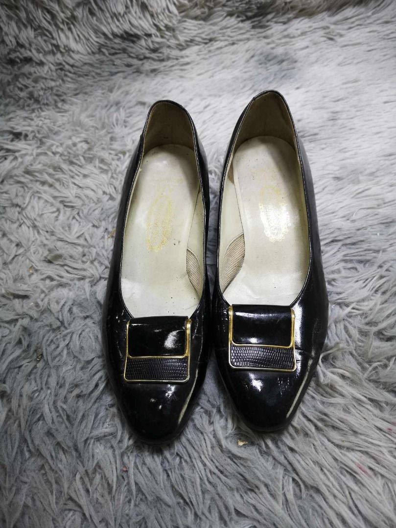 Round Toe Patent Leather Low Heels (Category: Heels) located in Santa Cruz. Submitted by jmy_surplus.2 (Listing ID 1420115853, Image 1). Description: Size ; 23cm Color ; Black Type ; Heels Brand ; No brand Material ; Leather Style ; Black Patent Heels LR 126 JMY 5 Batch #186.
