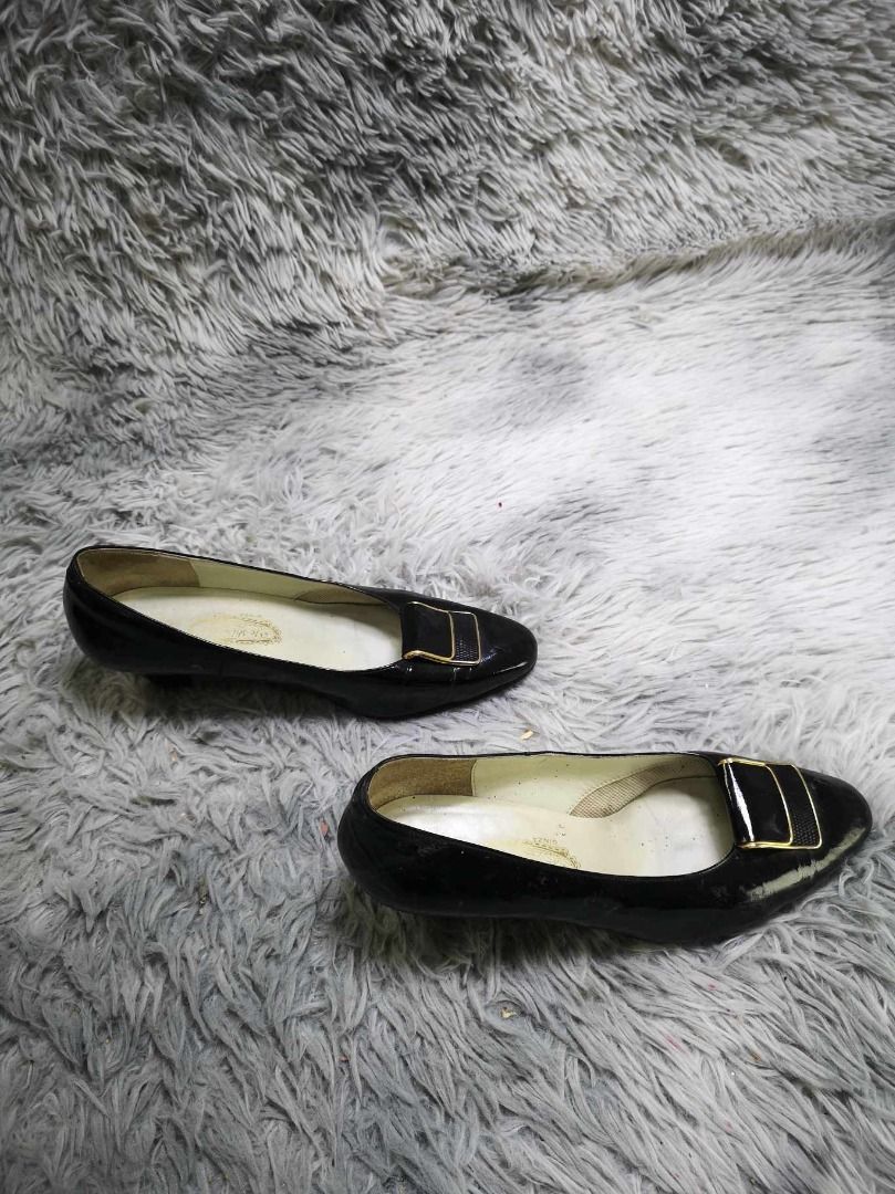 Round Toe Patent Leather Low Heels (Category: Heels) located in Santa Cruz. Submitted by jmy_surplus.2 (Listing ID 1420115853, Image 2). Description: Size ; 23cm Color ; Black Type ; Heels Brand ; No brand Material ; Leather Style ; Black Patent Heels LR 126 JMY 5 Batch #186.