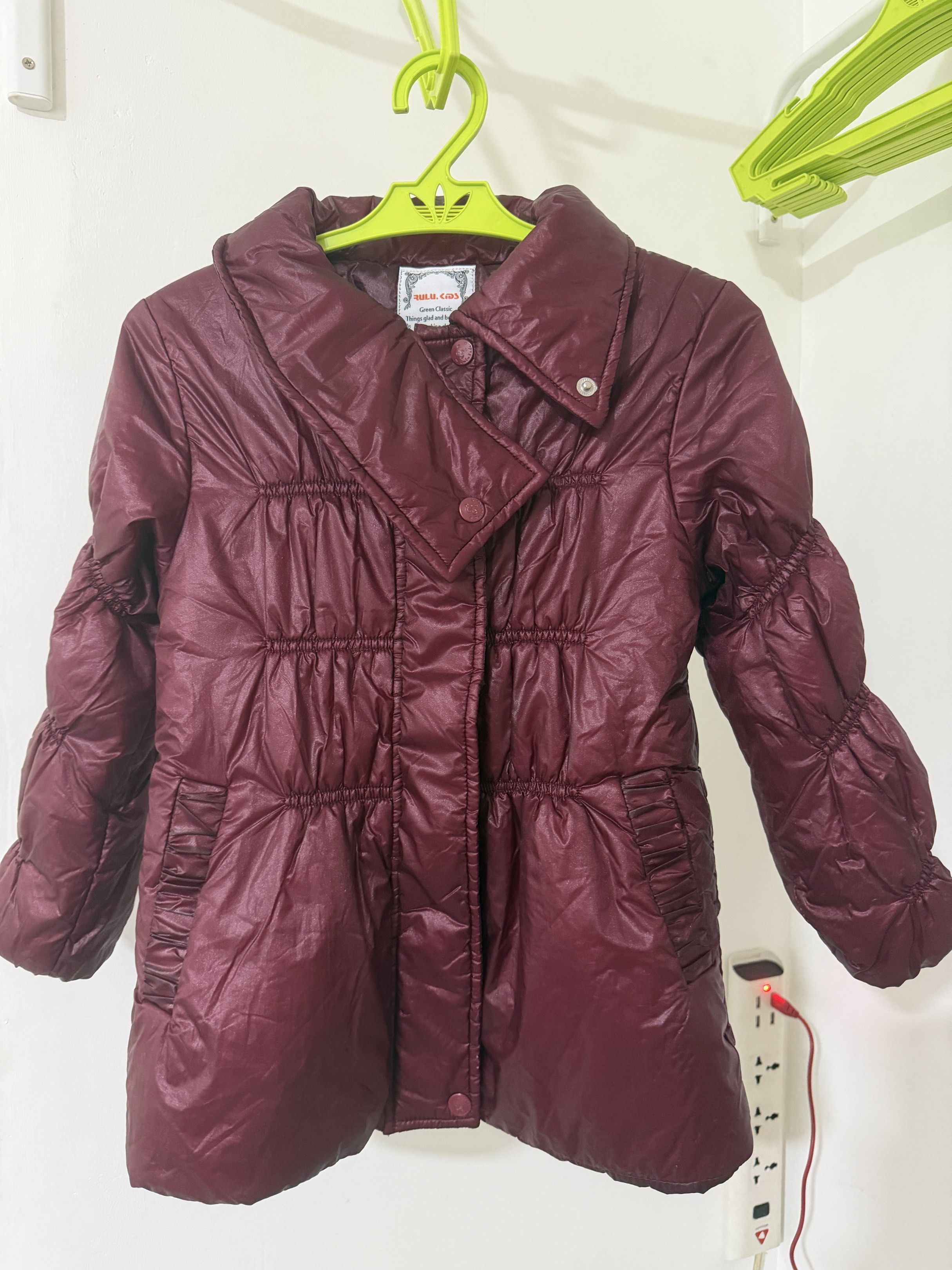 RULU KIDS Maroon Puffer Jacket (Category: Babies & Kids Fashion) located in Pasay City. Submitted by bbdavid (Listing ID 1419997356, Image 1). Description: - RULU KIDS maroon puffer jacket - Button and zipperclosure - Size: 120/56 .