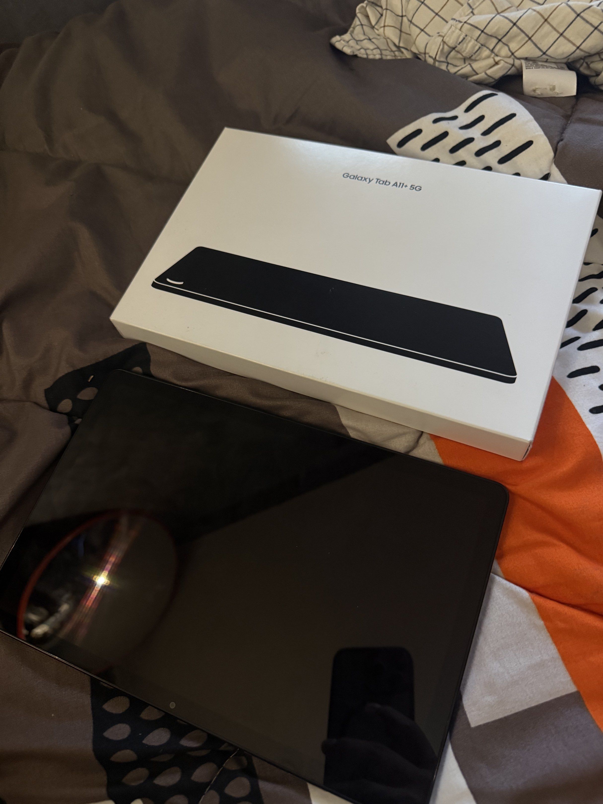 Samsung Galaxy Tab A11+ 5G (Category: Android) located in Muntinlupa City. Submitted by wreckzonee (Listing ID 1420046594, Image 1). Description: - Samsung Galaxy Tab A1+ 5G tablet - SRP ₱18000 - Color: Silver - Includes original box - Box color: White with tablet silhouette - Features front-facing and rear cameras - Screen color: Black.