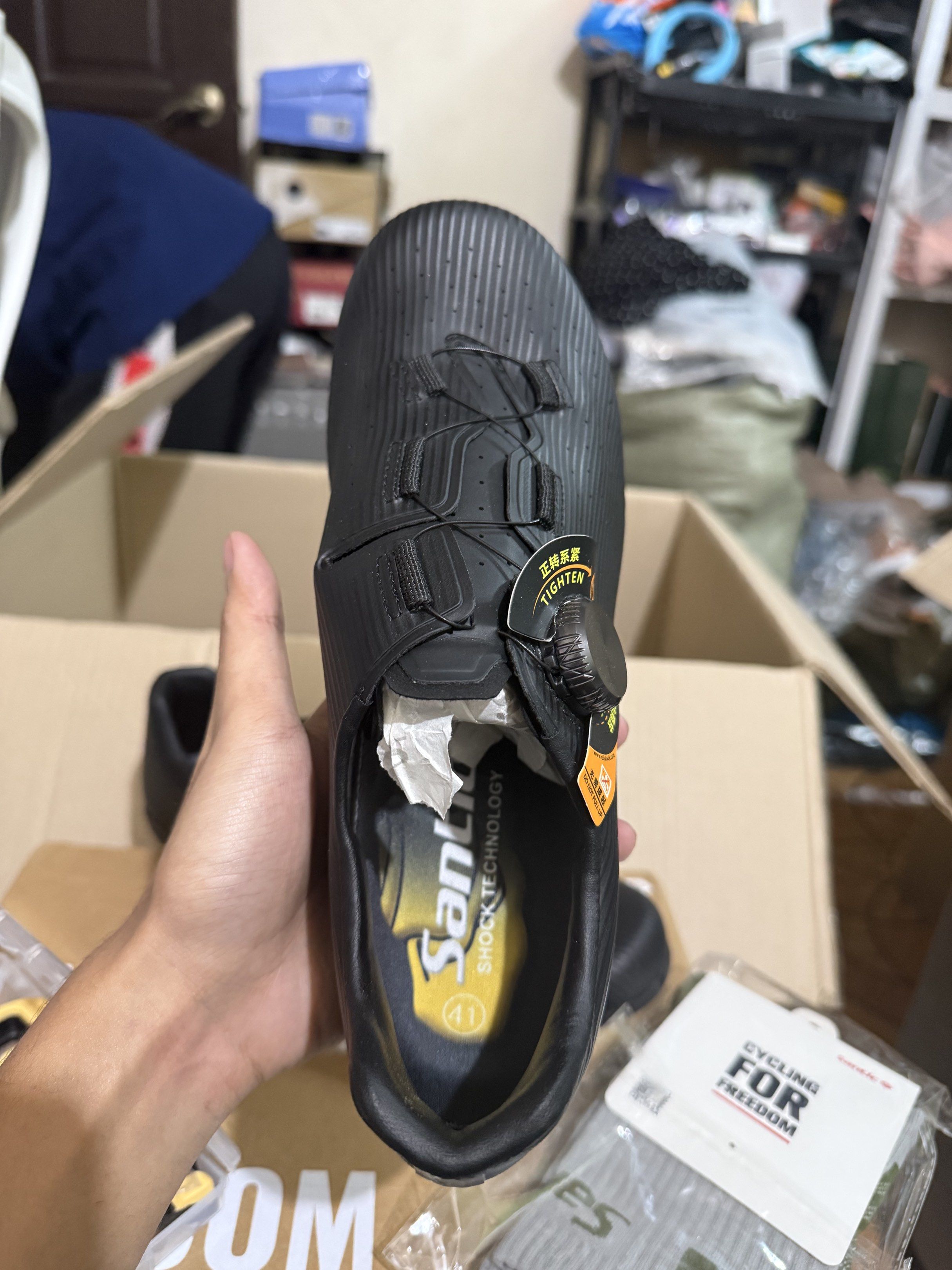 Santic Cycling Shoes with Cleats (Category: Bicycles) located in Manila. Submitted by royal.prono (Listing ID 1419978541, Image 3). Description: - Santic cycling shoes - Size 41 - Black design - Dial closure system - Includes cleats and socks - Carbon fiber sole.