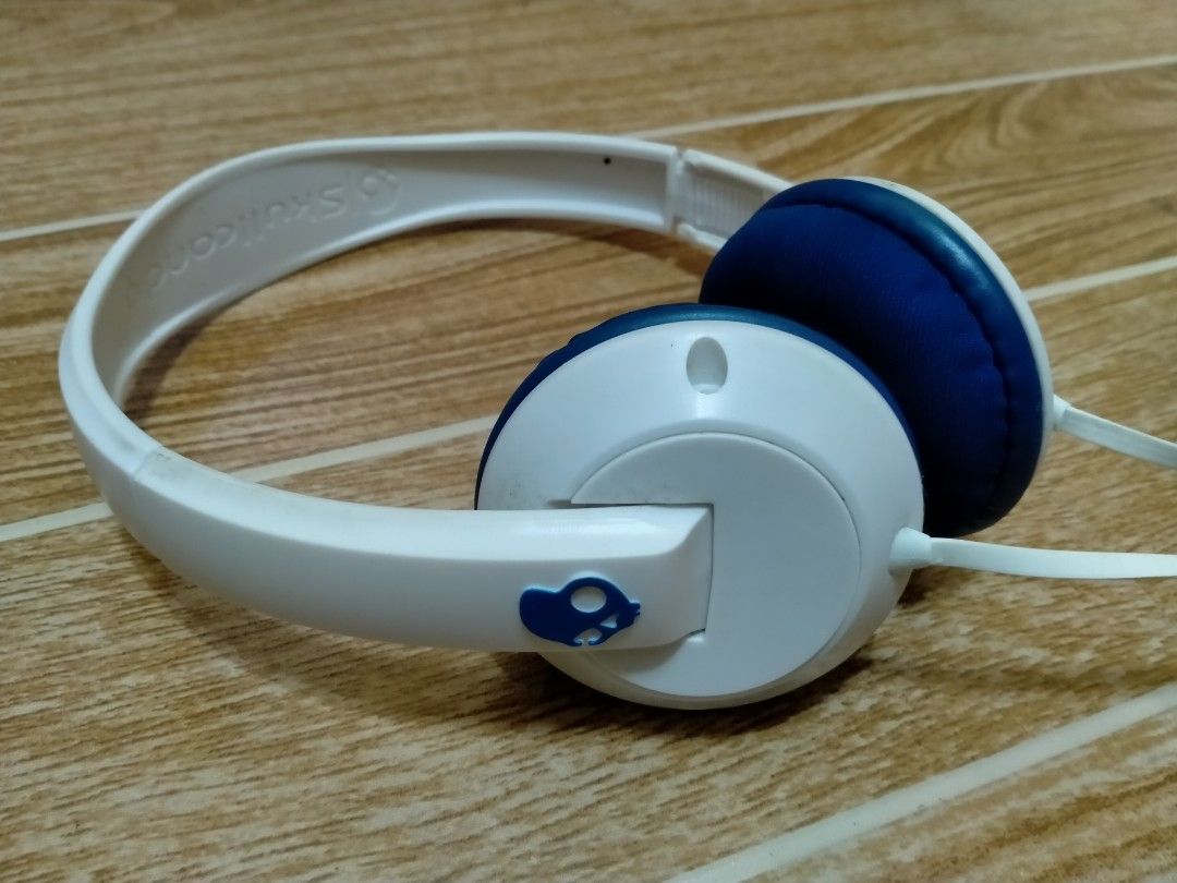 SKULLCANDY UPROCK HEADPHONE (Category: Headphones & Headsets) located in Cabuyao City. Submitted by Bike_Clothing10 (Listing ID 1420063263, Image 2). Description: READ FIRST.. FOR SALE: SKULLCANDY UPROCK HEADPHONE Good Condition Excellent Sound Quality Loud Sound/Bass Working Button Legit ISSUE: Broken Stopper (see pics) very tolerable. PRICE: 1K + SF PICK UP OR SHIPPING ONLY LOCATION: Cabuyao Laguna -NO COP/COP- DM.....