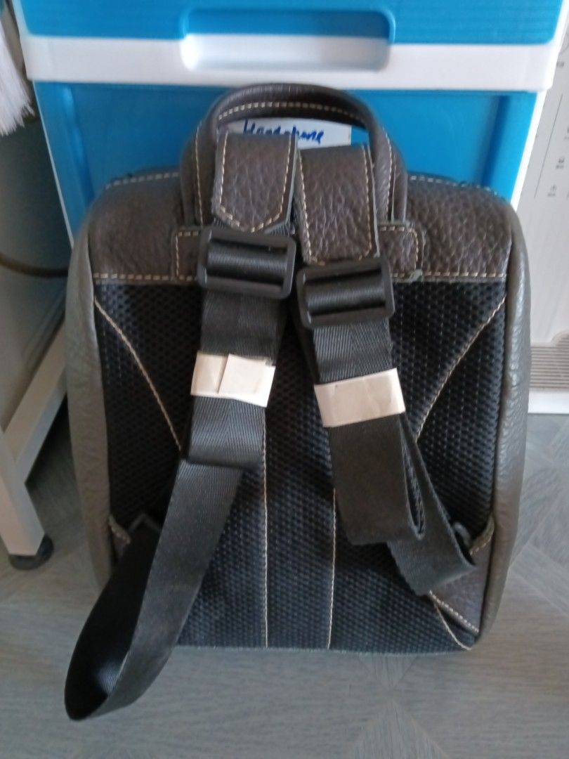 Small backpack (Category: Backpacks) located in Singapore. Submitted by junelee11872796 (Listing ID 1420043494, Image 2). Description: Brand new sturdy material backpack.length:20 cm height::27cm.width:9 cm. Interested, please pm.Pickup location is at Commonwealth..