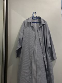 (Category: ) located in . Submitted by wardrobesofea (Listing ID 1420024419, Image 1). Description: .