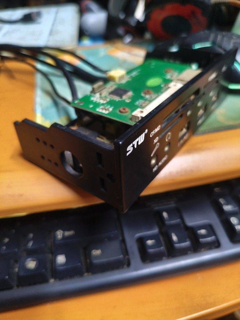 STW Multi-Function Card Reader405969047232204802
