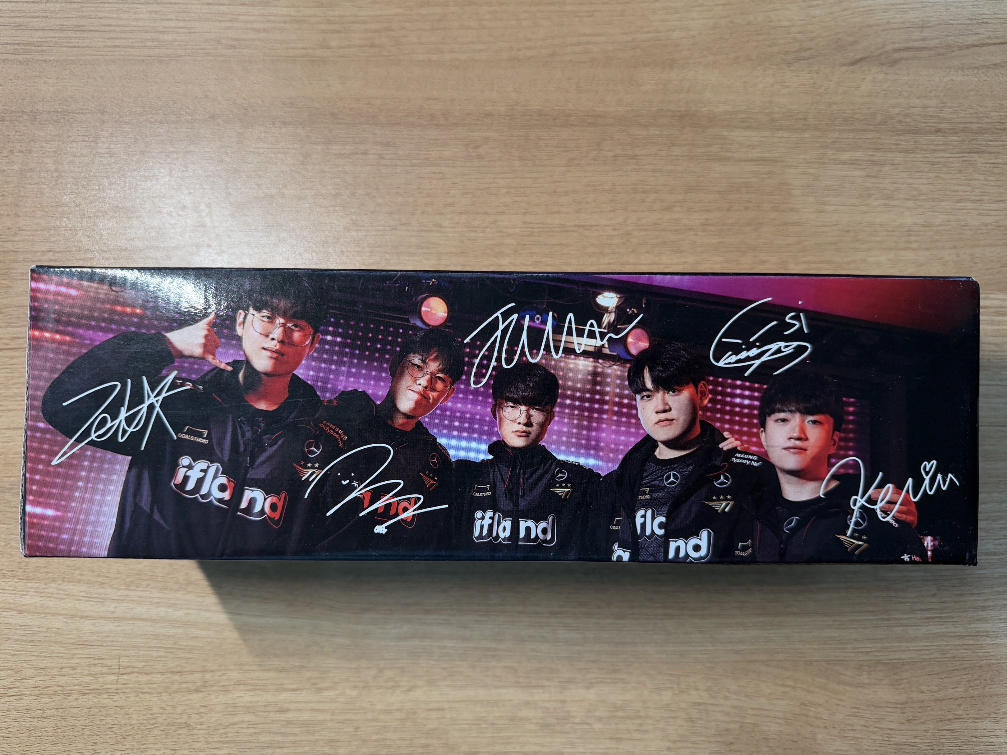 T1 Official Mousepad from Riot Korea (Category: Mouse & Mousepads) located in Malolos. Submitted by reebstore (Listing ID 1420010262, Image 1). Description: -Comes with ZOFGK and Gumayusi photocard -Never used -Exclusive to Korea, official benefit from Riot KR for those who purchased the T1 skin bundle .