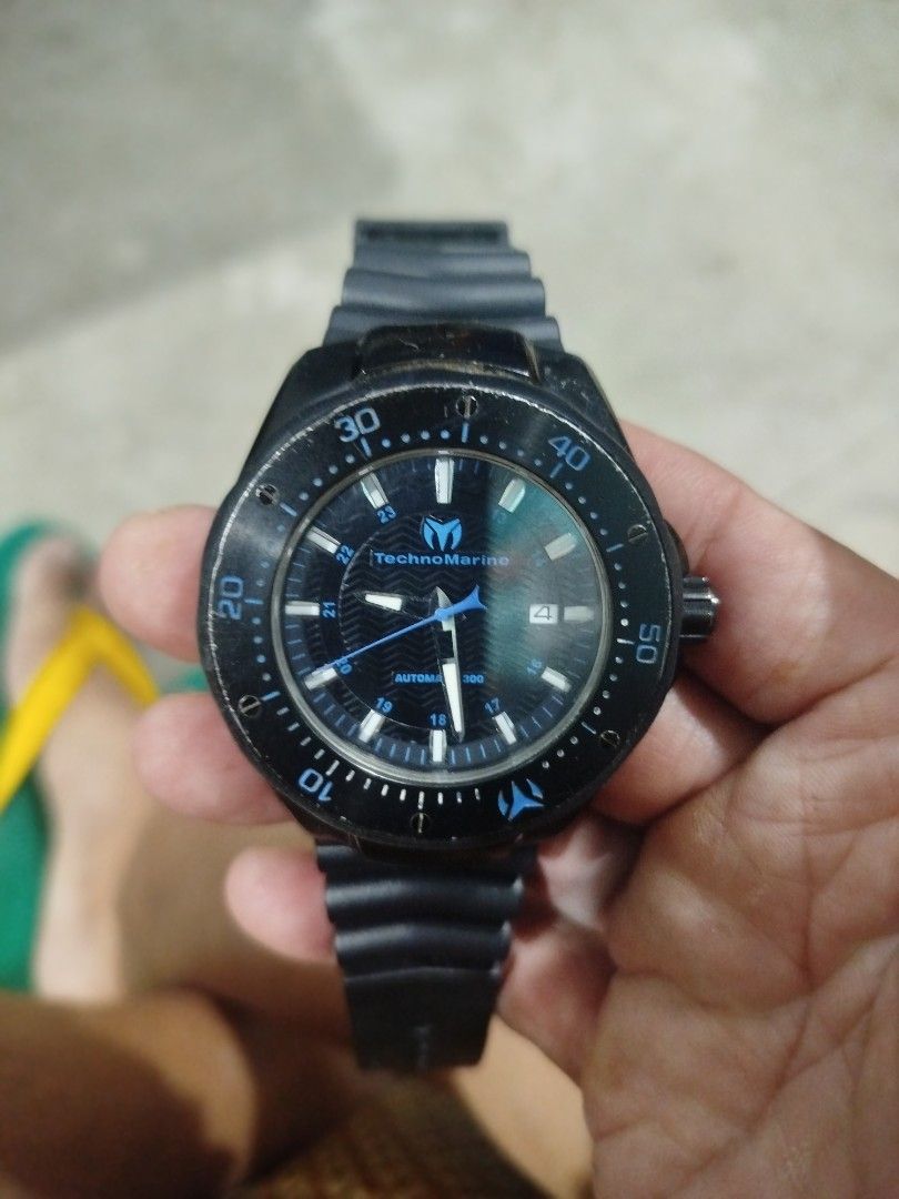 Technomarine Sea Manta Automatic Watch (Category: Men's Watches) located in Subic. Submitted by regiedaniel01 (Listing ID 1420010142, Image 2). Description: Technomarine Sea Manta automatic watch with a black dial and blue accents. Features a date display and a rotating bezel. The watch has a black rubber strap. The back of the watch shows the automatic movement. The watch is marked with "Stainless Steel" and "Automatic Movement"..