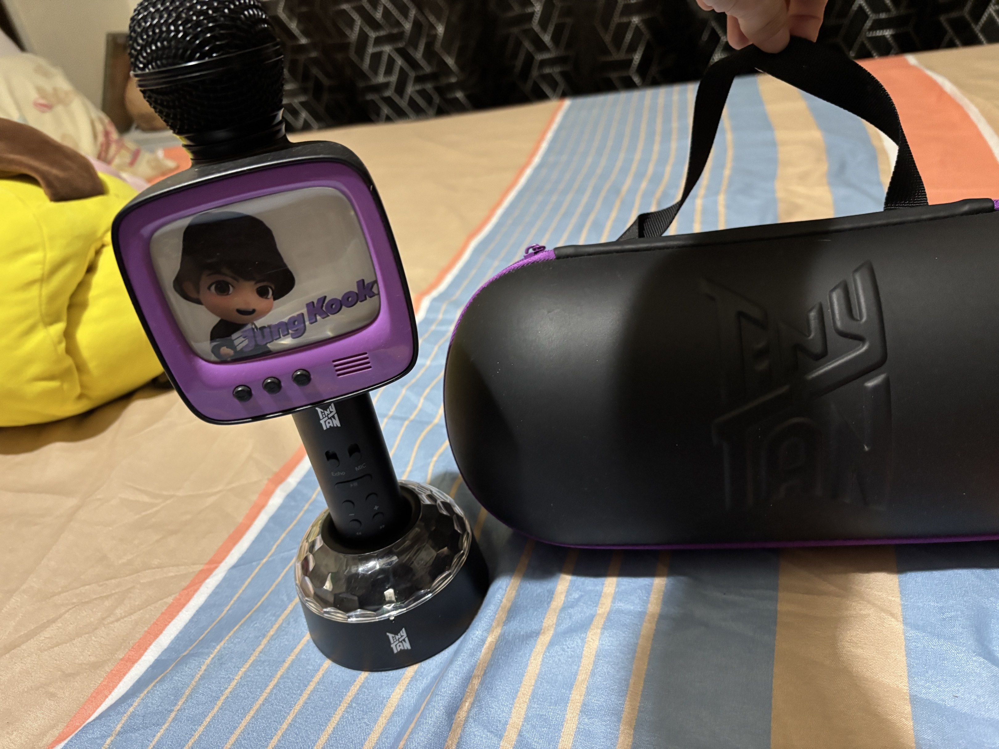Tiny Tan wireless Microphone (JK) (Category: Microphones) located in Manila. Submitted by tintoy0714 (Listing ID 1420022586, Image 1). Description: No charger but can be use in type c chargers But in good working condition..