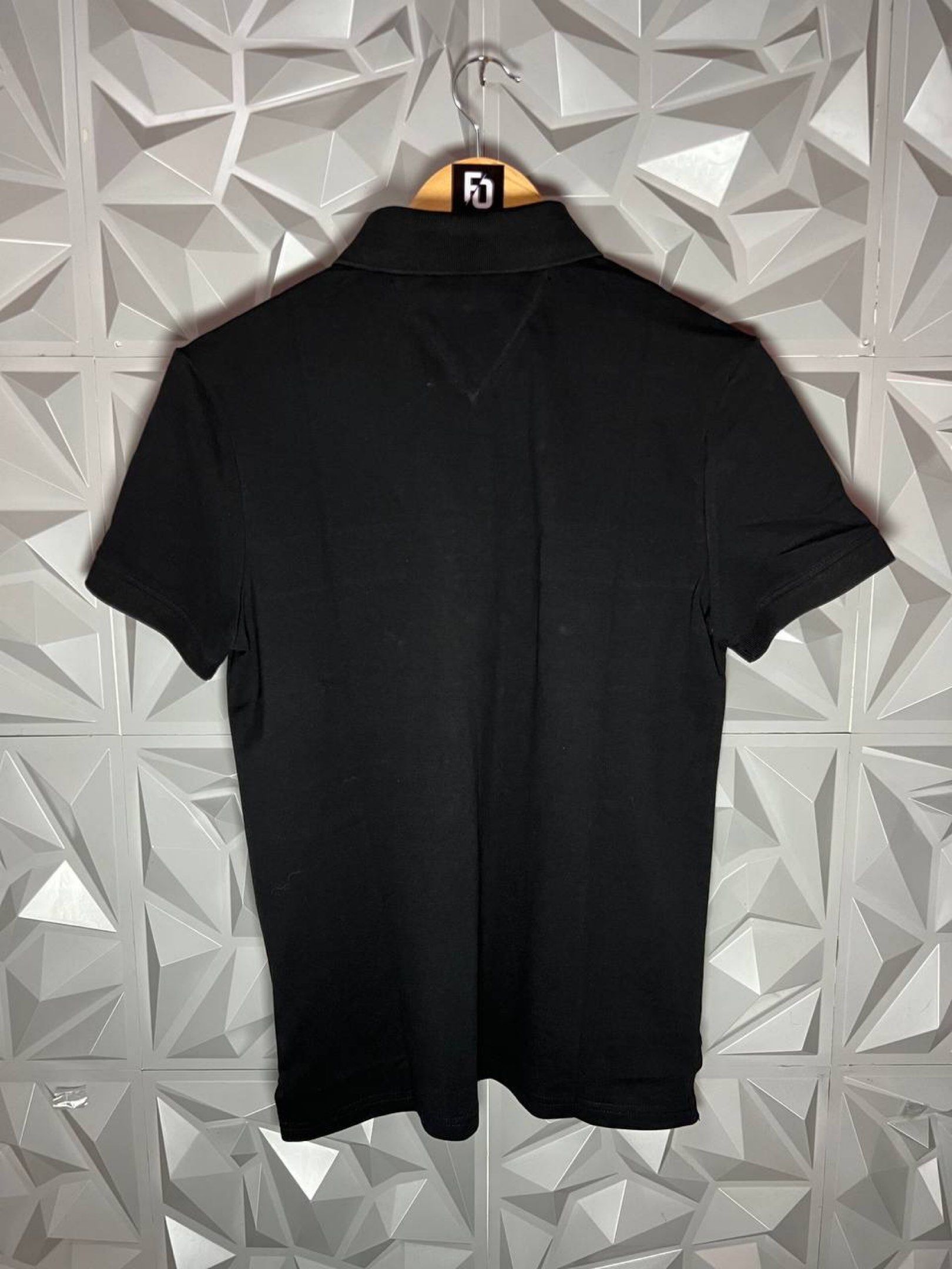 Tommy Hilfiger Black Polo Shirt (Category: Tshirts & Polo Shirts ) located in Taguig. Submitted by julzfausti03386 (Listing ID 1420004139, Image 2). Description: 🔥Tommy Hilfiger Chest Insert Reg Polo🔥 On hand! Ready to ship (via J&T, Lalamove, LBC or JRS) 📦 Size and dimes: Small 19X24 Medium 20x25 Large 21x26 📌No issue / Excellent condition 📌Brandnew complete wash tags & hang tags 📌Guaranteed authentic — double money back if proven fake 📍 