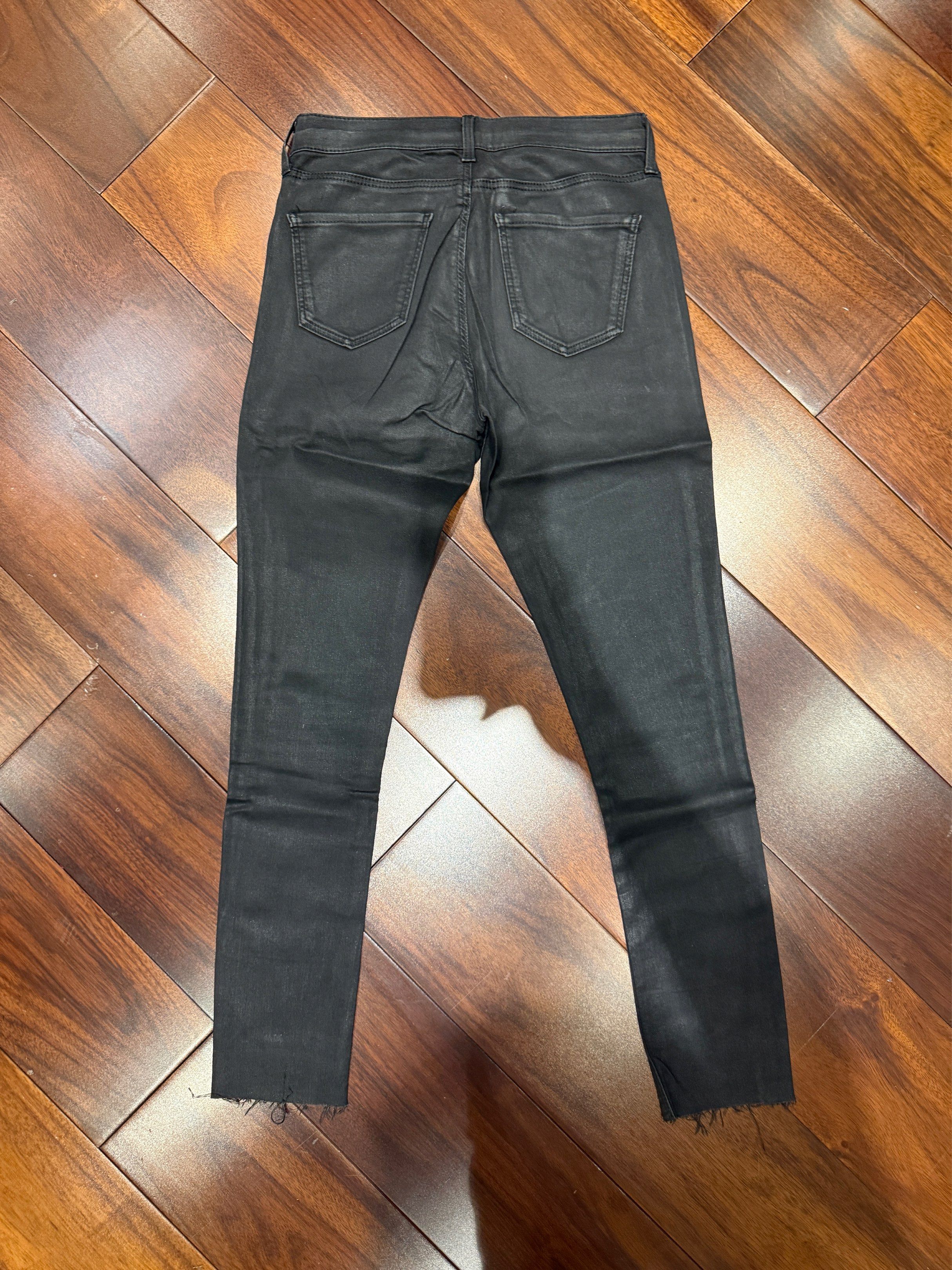 Topshop Leigh Skinny Jeans (Category: Jeans) located in Quezon City. Submitted by glc89 (Listing ID 1420003379, Image 3). Description: Dark Grey Color Size: 26.