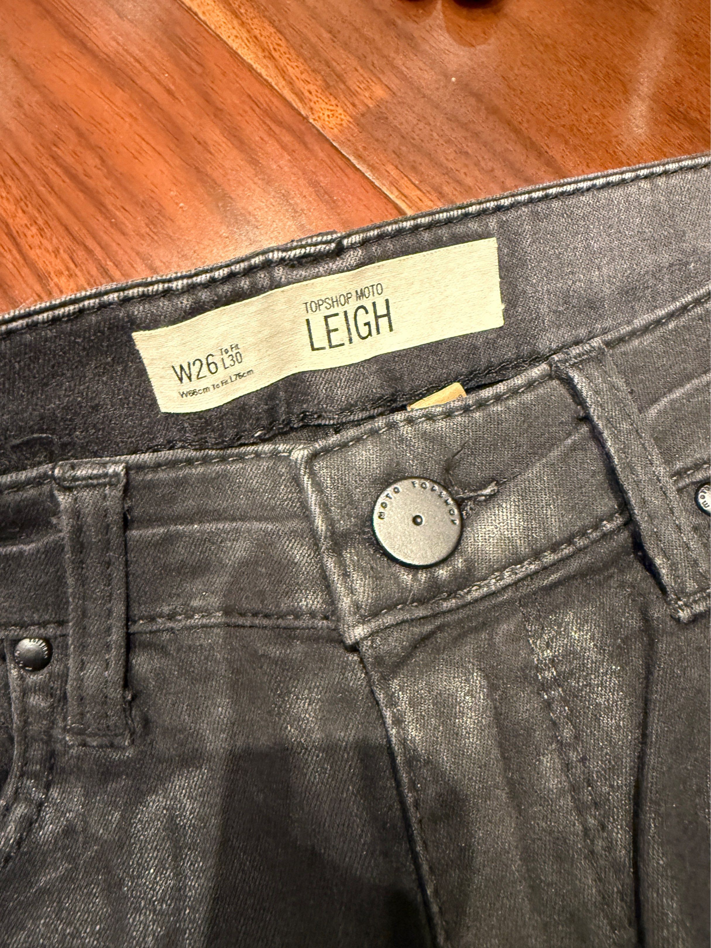 Topshop Leigh Skinny Jeans (Category: Jeans) located in Quezon City. Submitted by glc89 (Listing ID 1420003379, Image 2). Description: Dark Grey Color Size: 26.