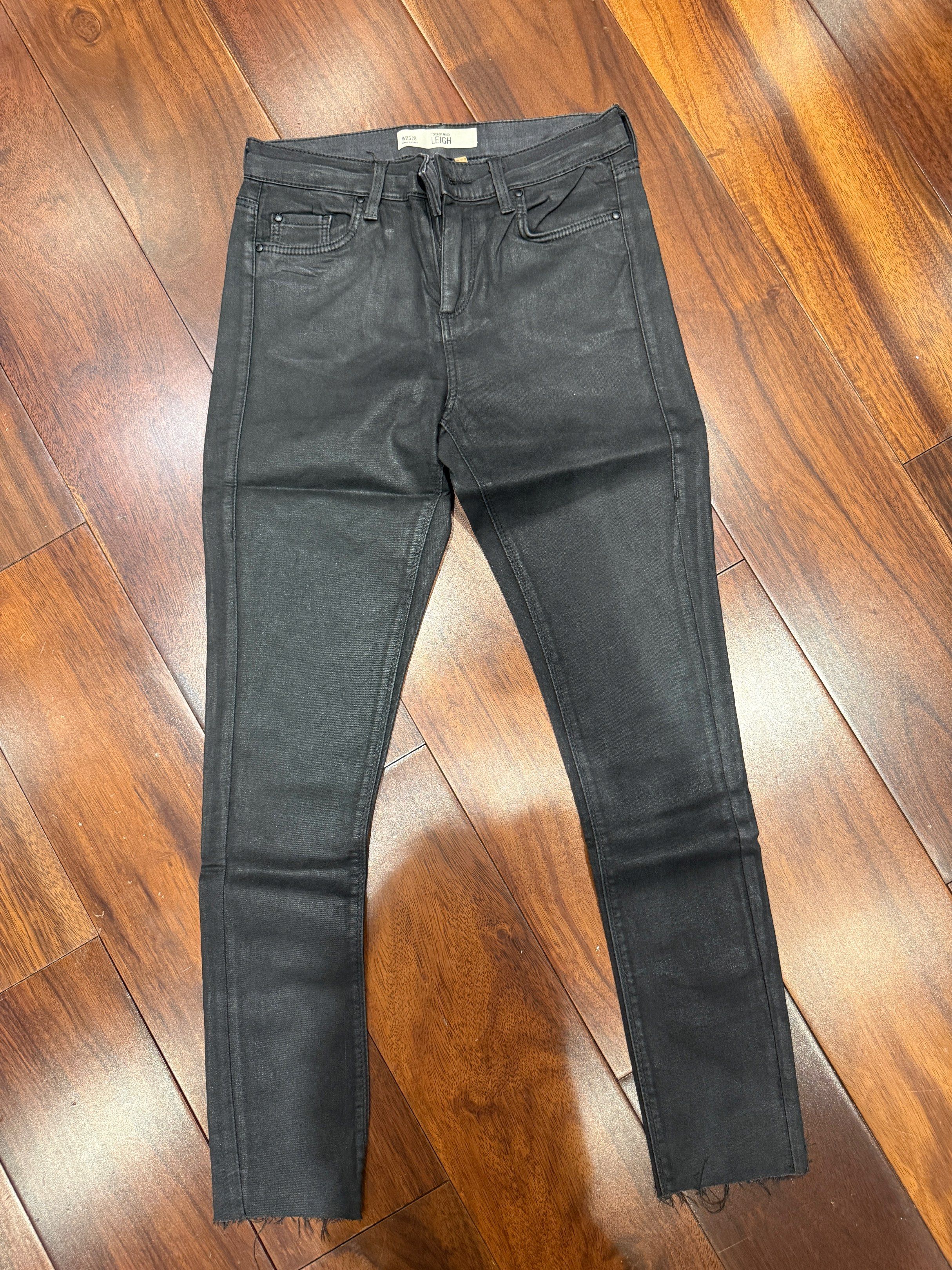 Topshop Leigh Skinny Jeans (Category: Jeans) located in Quezon City. Submitted by glc89 (Listing ID 1420003379, Image 1). Description: Dark Grey Color Size: 26.