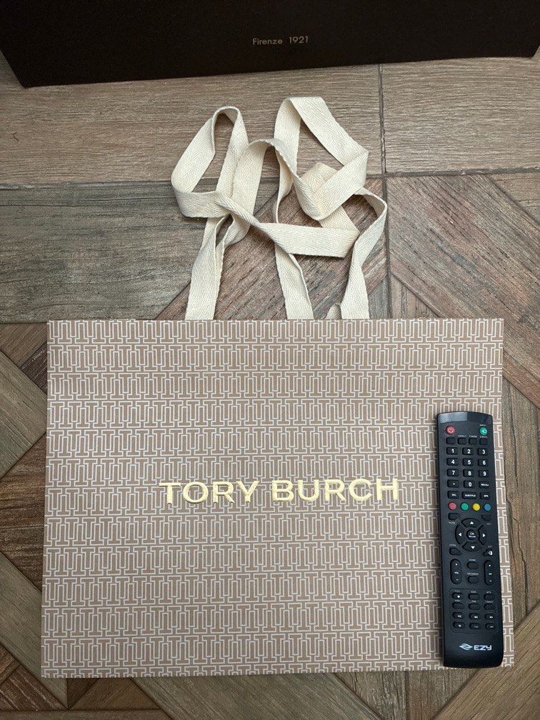 Tory Burch Shopping Bag (Category: Luxury Bags & Wallets) located in Muntinlupa City. Submitted by mystyle10 (Listing ID 1419991232, Image 1). Description: Brand New.