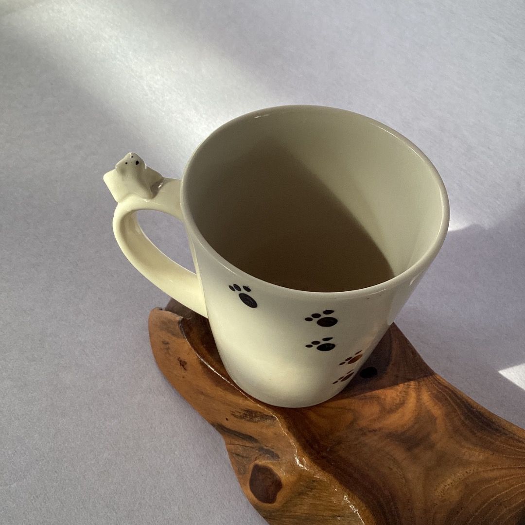 Vintage Dog & Paw Mug (Category: Coffee & Tea Tableware) located in Davao. Submitted by eclectic1925 (Listing ID 1420085499, Image 1). Description: Php220 Vintage Dog & Paw Mug H: 3.5 inches L: 4.5 inches Please REVIEW PHOTOS First to pay .