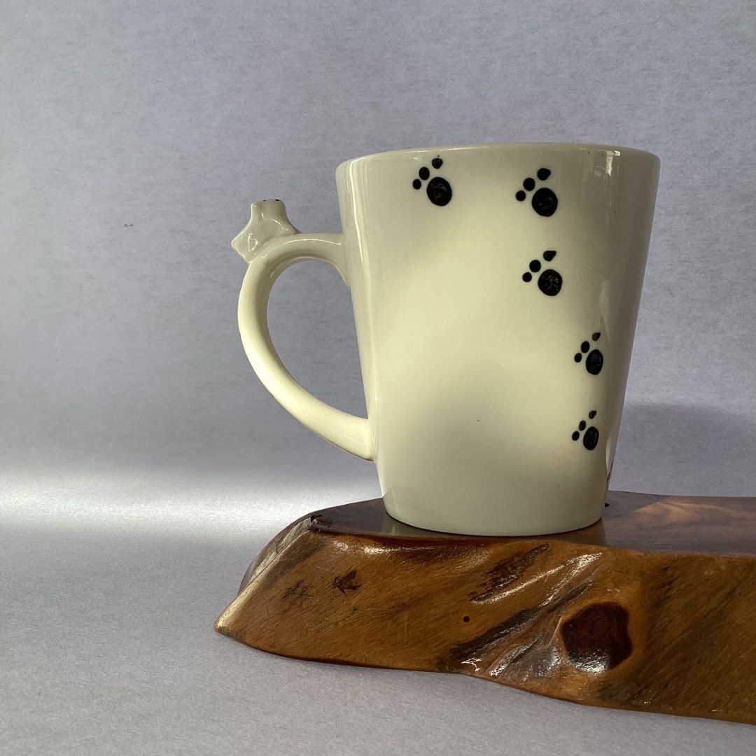 Vintage Dog & Paw Mug (Category: Coffee & Tea Tableware) located in Davao. Submitted by eclectic1925 (Listing ID 1420085499, Image 3). Description: Php220 Vintage Dog & Paw Mug H: 3.5 inches L: 4.5 inches Please REVIEW PHOTOS First to pay .