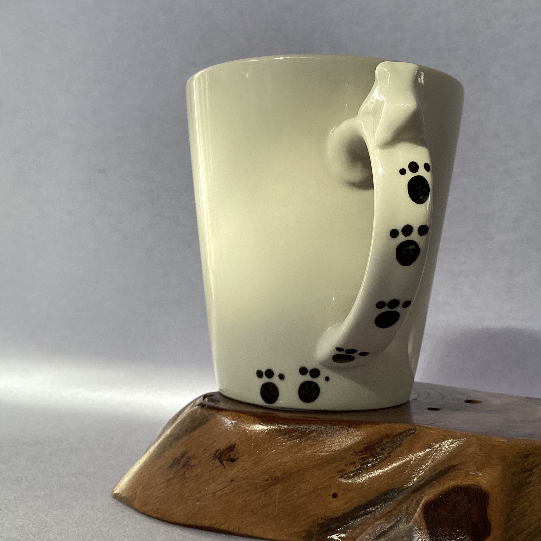 Vintage Dog & Paw Mug (Category: Coffee & Tea Tableware) located in Davao. Submitted by atbpshop192593 (Listing ID 1420085652, Image 2). Description: Php220 Vintage Dog & Paw Mug H: 3.5 inches L: 4.5 inches Please REVIEW PHOTOS First to pay .