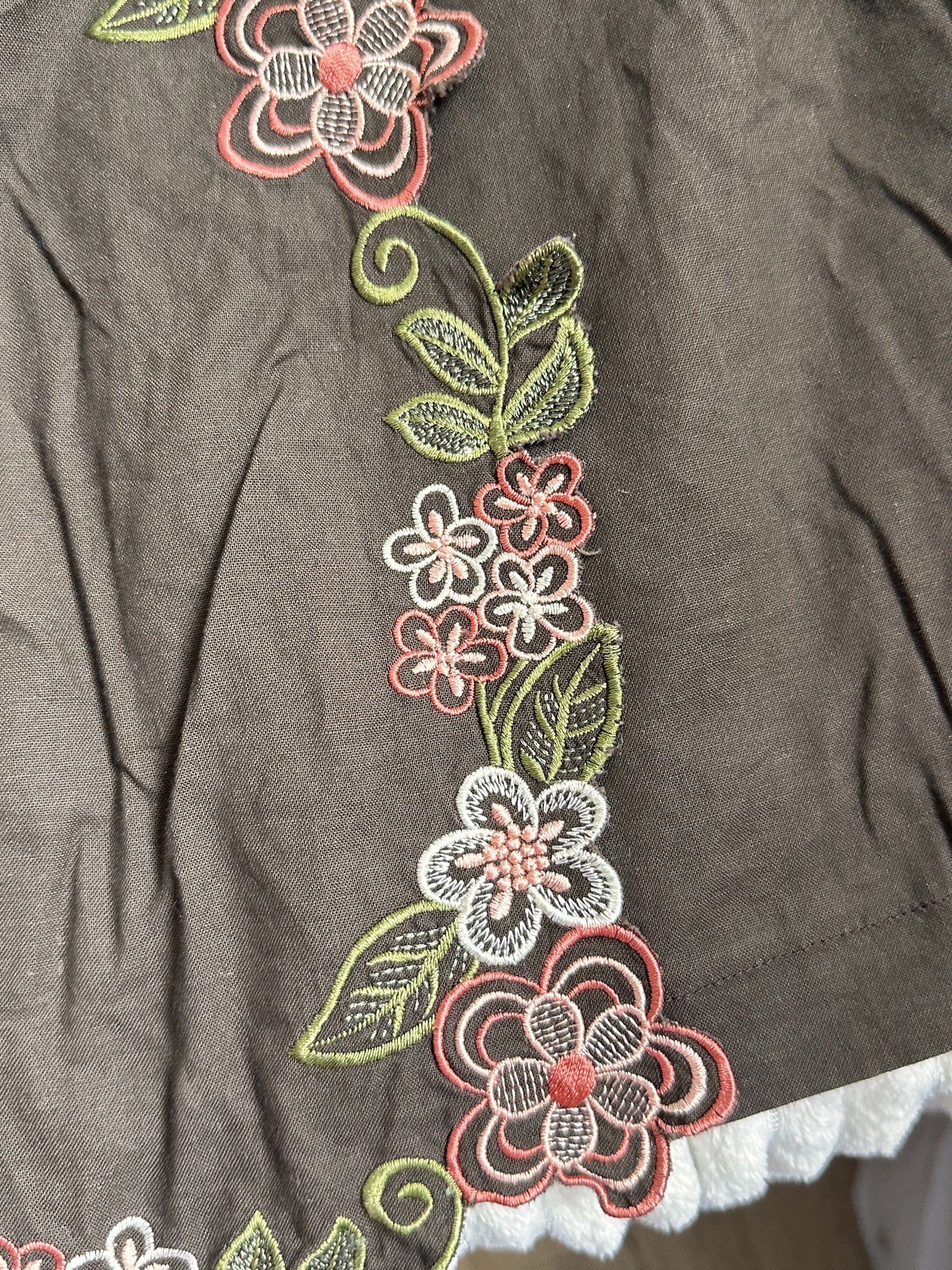VINTAGE Embroidered Brown Skirt (Category: Skirts) located in Naga. Submitted by aleiruoe (Listing ID 1419980830, Image 2). Description: - Brown A-line skirt - Floral embroidery detail - Zipper and hook closure - Suitable for casual and special occasions.