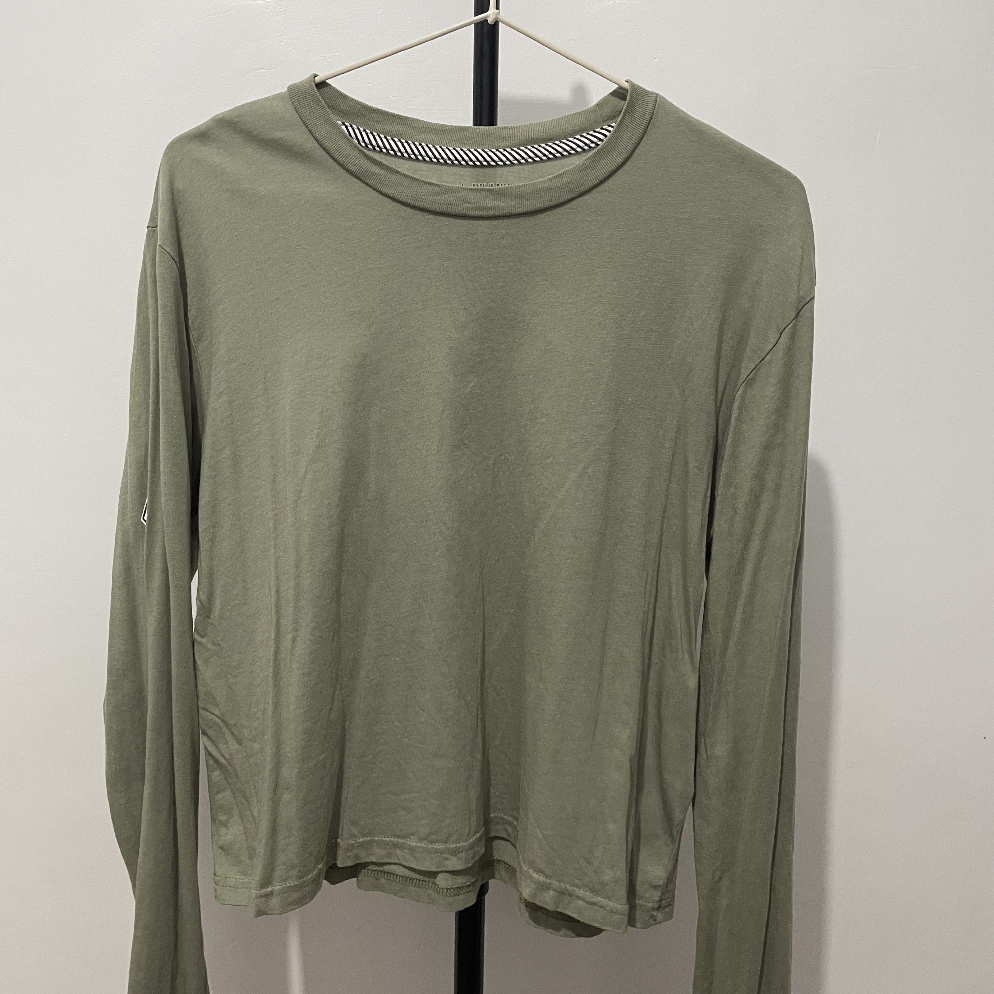 Volcom Organic Cotton Long Sleeve Shirt (Category: Sleeveless) located in Manila. Submitted by reloom (Listing ID 1420120259, Image 1). Description: - Volcom long-sleeved shirt - Made with organic cotton - Size: M - Color: Muted green - Features Volcom logo on sleeve - Crew neck with striped detail.
