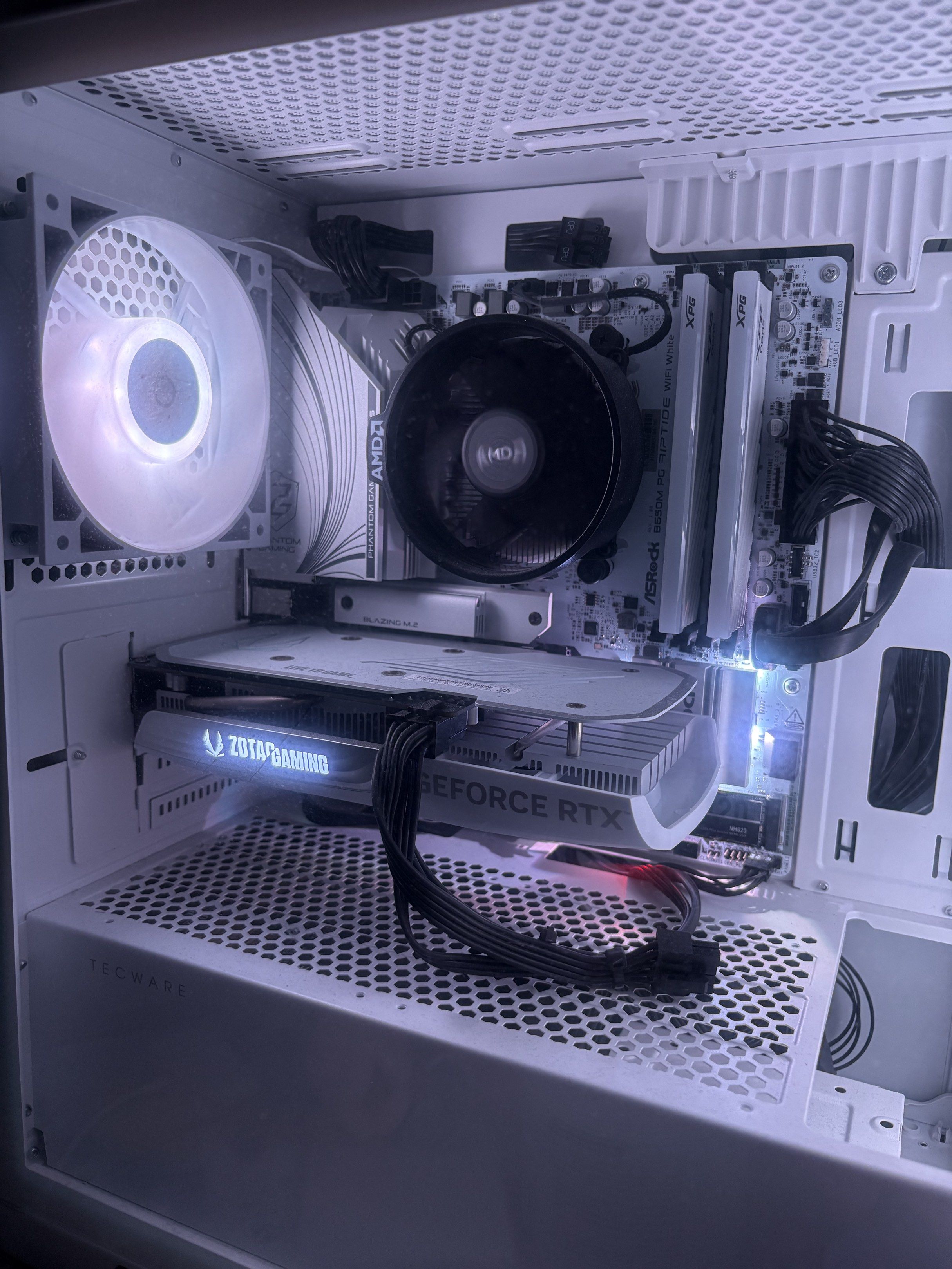 White Gaming PC65561094445569111