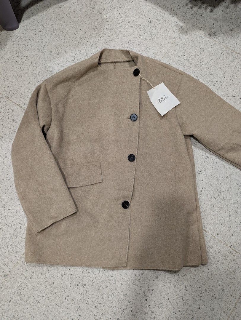 Winter Jacket (Category: Coats, Jackets and Outerwear) located in Singapore. Submitted by b_for_black (Listing ID 1420101642, Image 1). Description: Brandnew, camel color jacket.