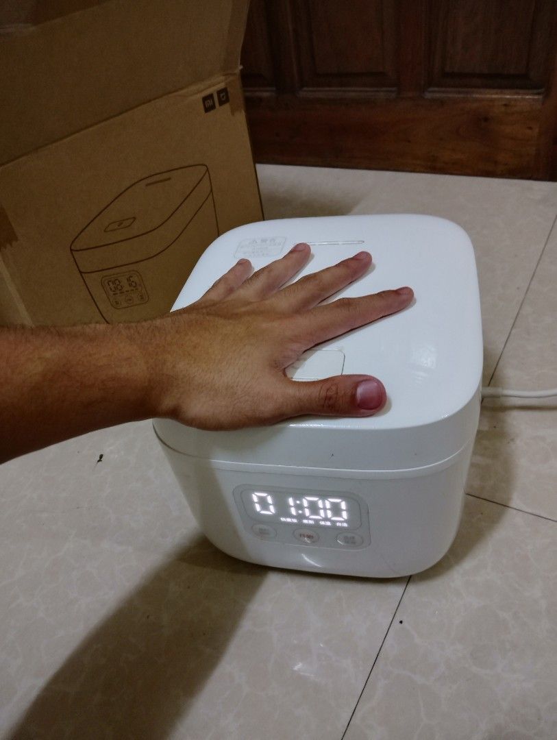 Xiaomi Smart Rice Cooker 1.6L (Category: Cookers) located in Taguig. Submitted by lrncrcll_ (Listing ID 1419994802, Image 3). Description: - Xiaomi Smart Rice Cooker - 1.6L Capacity - Digital Display - Includes Original Box - Comes with Rice Spoon - Black inner pot, White exterior.