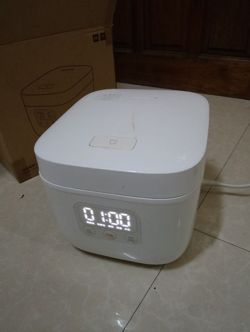 Xiaomi Smart Rice Cooker 1.6L (Category: Cookers) located in Taguig. Submitted by lrncrcll_ (Listing ID 1419994802, Image 1). Description: - Xiaomi Smart Rice Cooker - 1.6L Capacity - Digital Display - Includes Original Box - Comes with Rice Spoon - Black inner pot, White exterior.