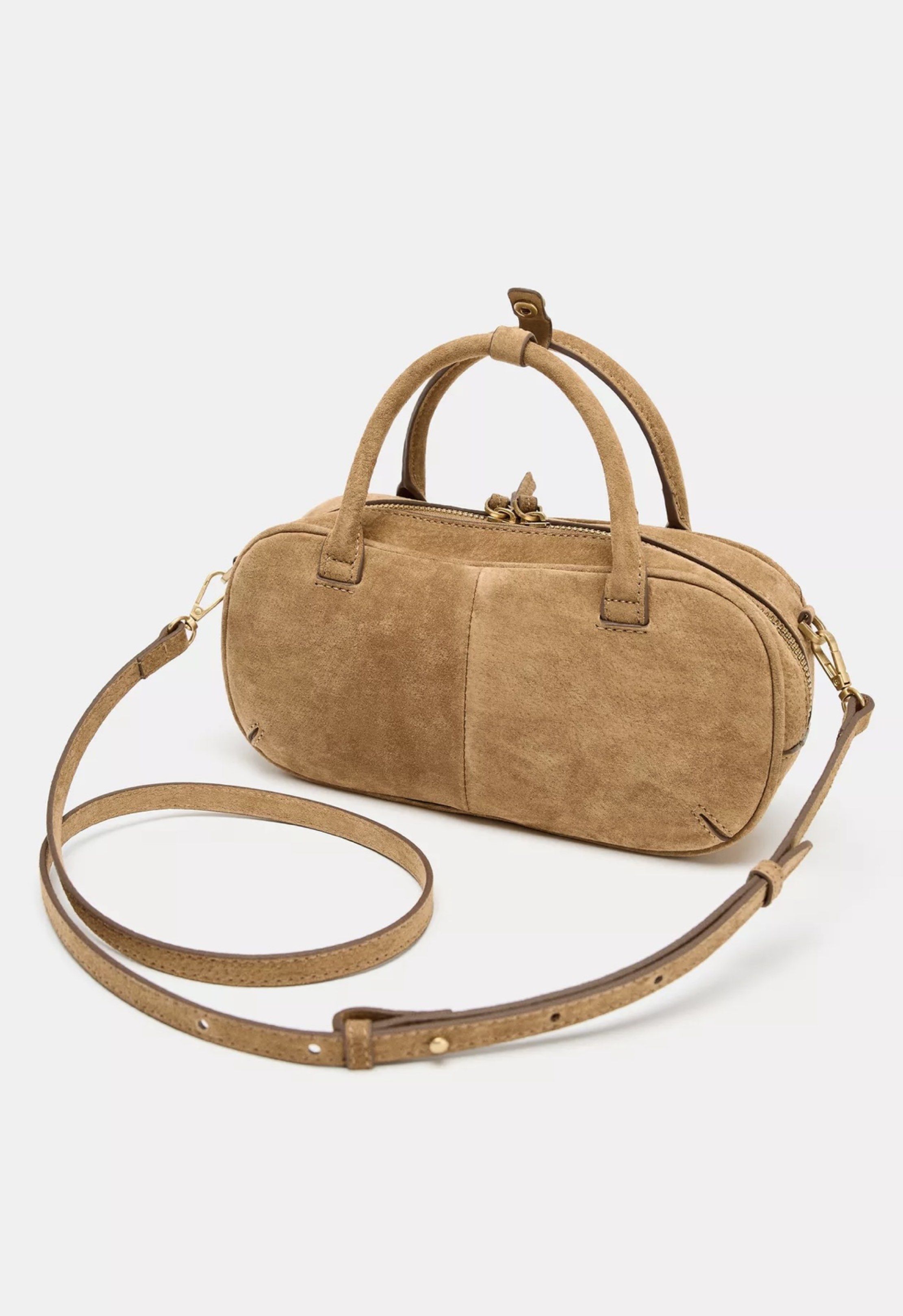Zara Split Suede Bag (Category: Purses & Pouches) located in Angeles City. Submitted by closetsource (Listing ID 1420055805, Image 2). Description: No flaws 10/10 condi Orig price: 3, 595 php Actual photos via dm No lowballing pls! Mop: gcash only Shipping: j&t .
