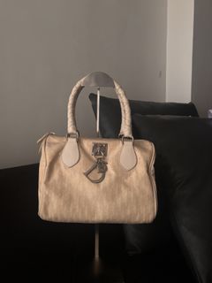 (Category: ) located in . Submitted by shoppethrift (Listing ID 1420244400, Image 1). Description: .