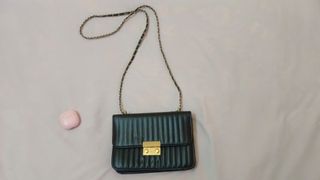 (Category: ) located in . Submitted by kyoot.closet (Listing ID 1420293891, Image 1). Description: .