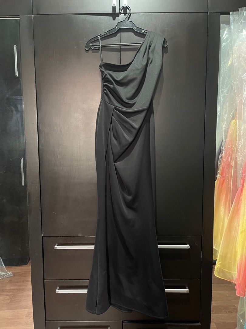Black One-Shoulder Formal Maxi Dress (Category: Evening dresses & gowns) located in Manila. Submitted by andreavilla (Listing ID 1420329797, Image 2). Description: - Black formal one-shoulder dress with high slit - Bought on Shein, Size L - Worn once for company event - Belt not included Can send more photos thru dm 💌 Strictly no returns, no refunds so pls clarify all questions before payment! 🏷️ long evening gown js prom ball wedding formal dr