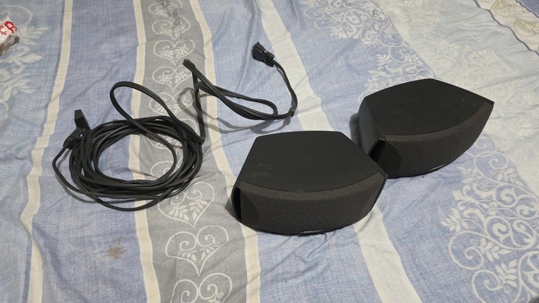 Bose GS321 Speakers and cable (Category: Soundbars, Speakers & Amplifiers) located in San Miguel. Submitted by rrshopstore (Listing ID 1420254218, Image 1). Description: - Pair of Bose speakers - Black color - Unique angled design - Includes power cable - Includes cable with VGA connector.